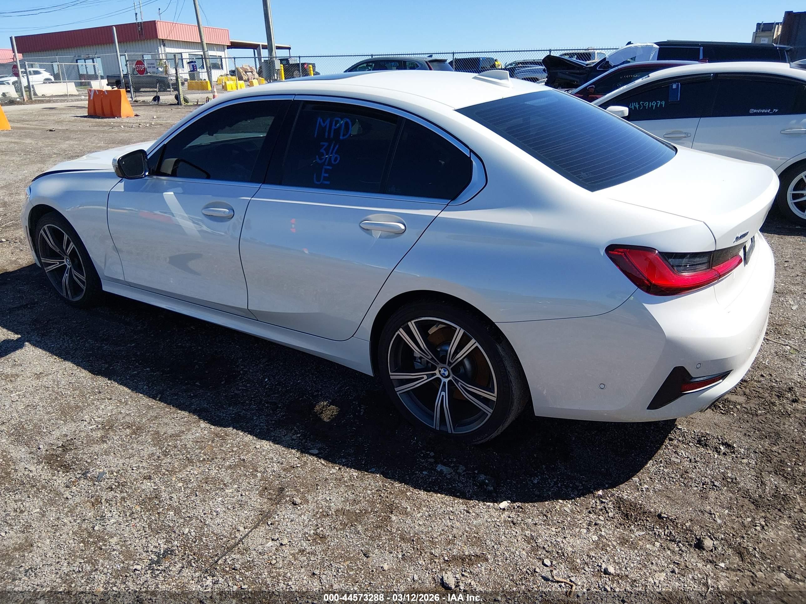 BMW 330I image 3