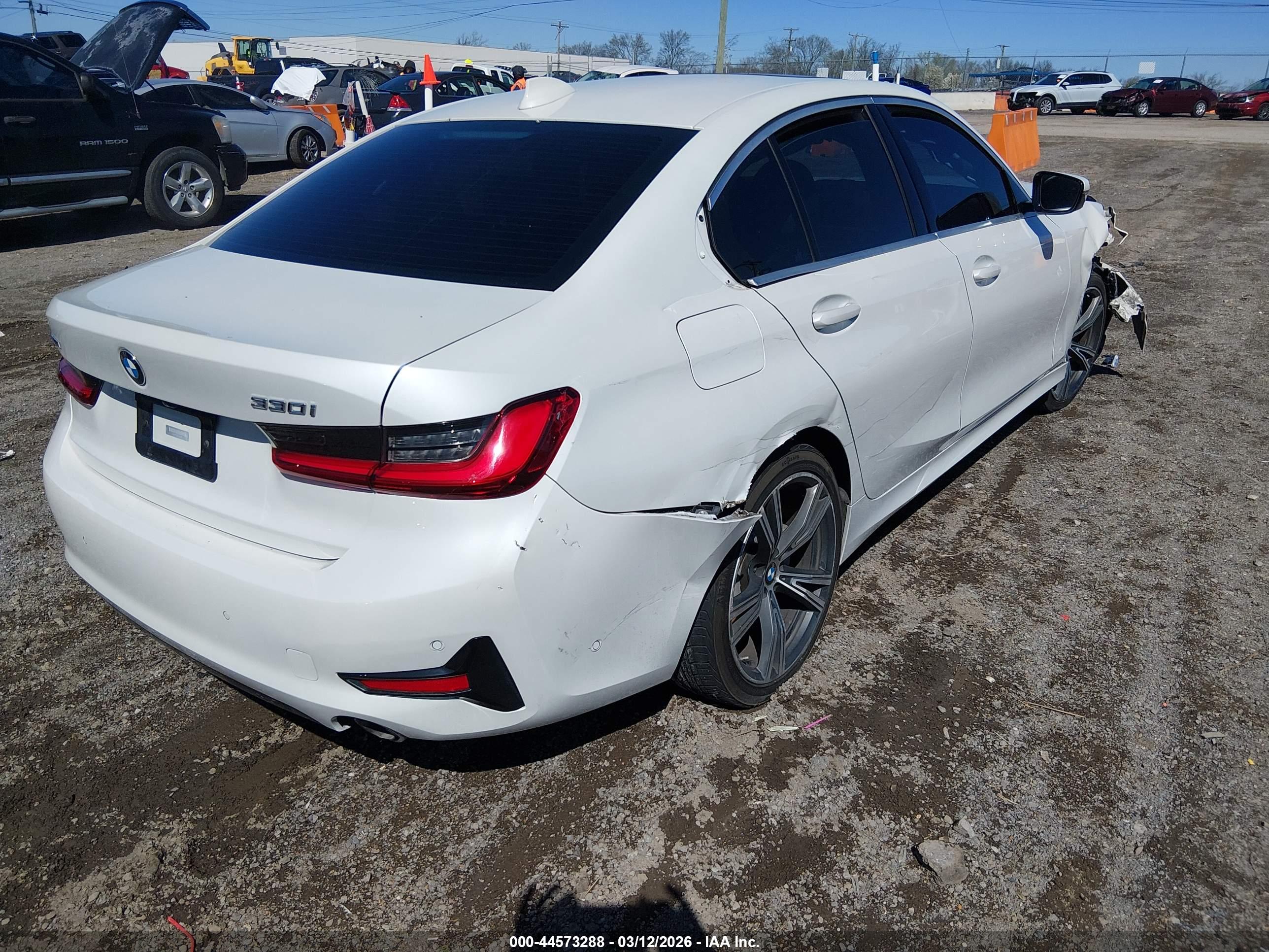 BMW 330I image 4