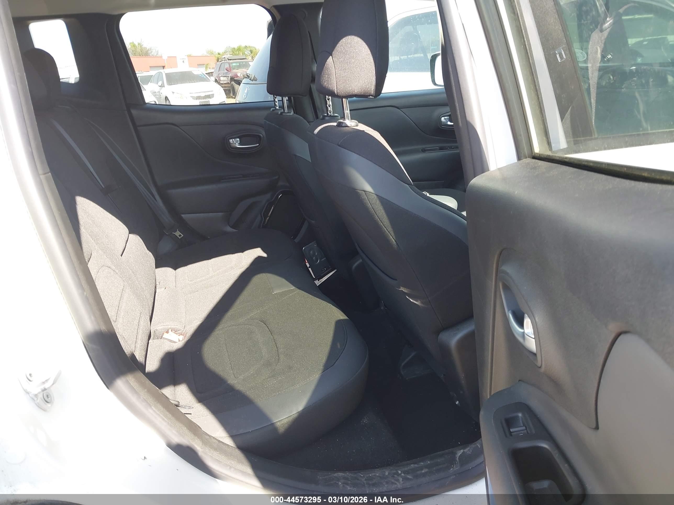 JEEP RENEGADE image 8