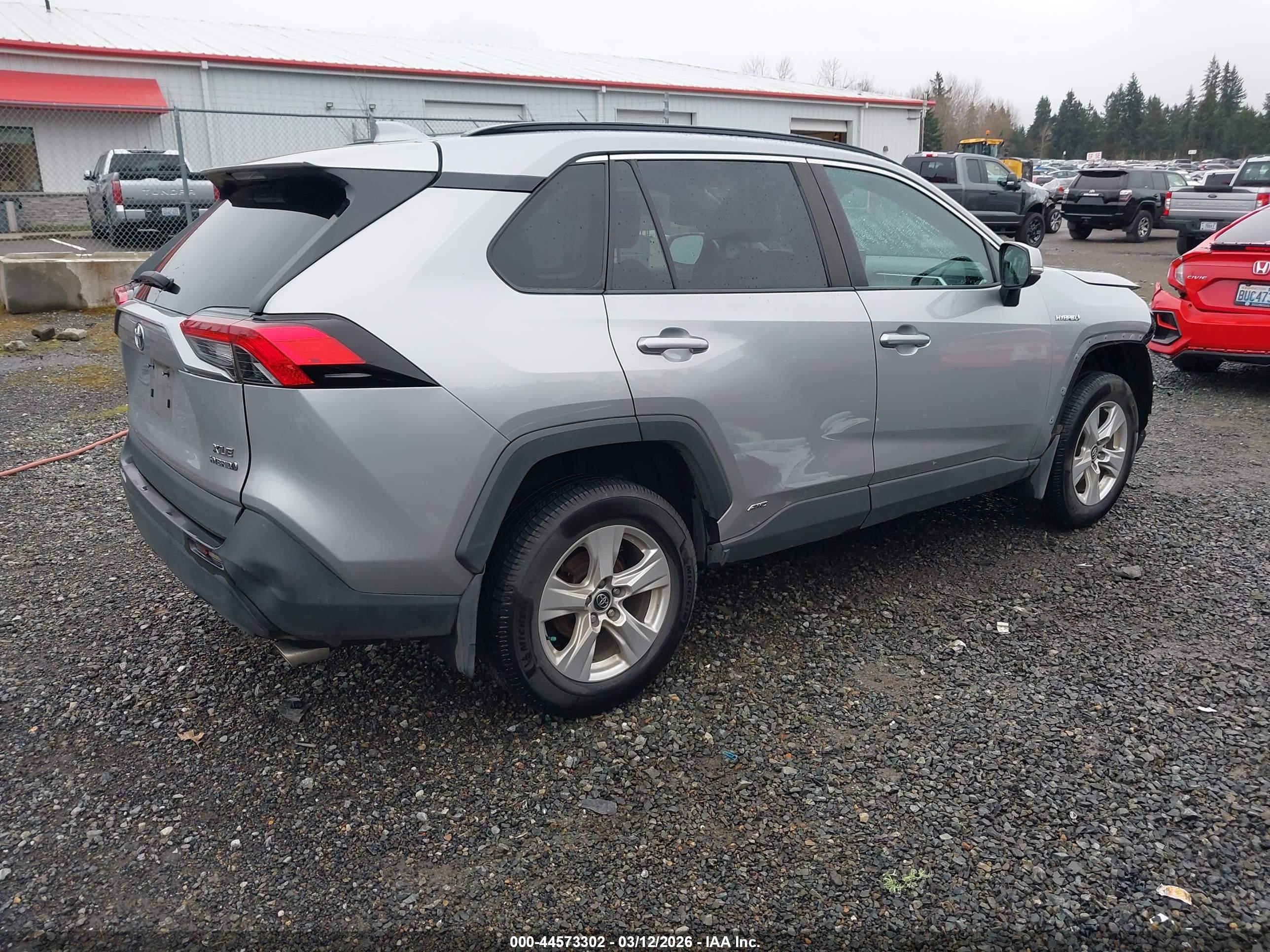 TOYOTA RAV4 image 4