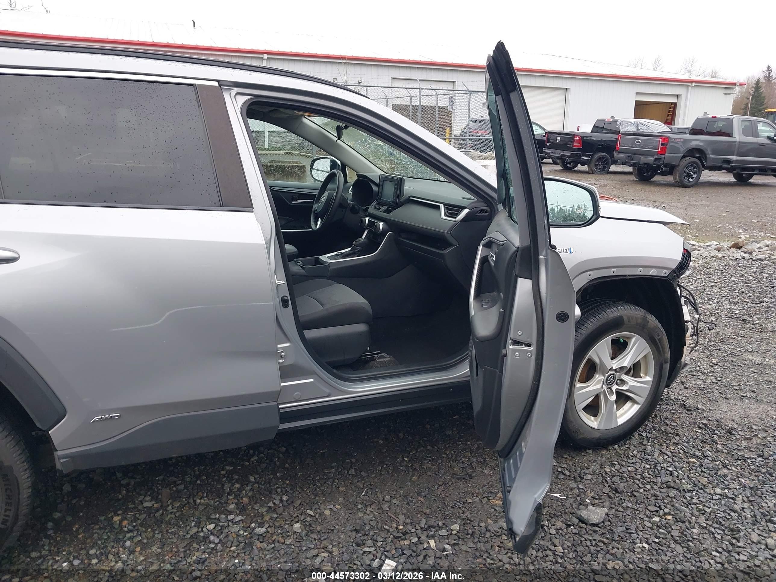 TOYOTA RAV4 image 5