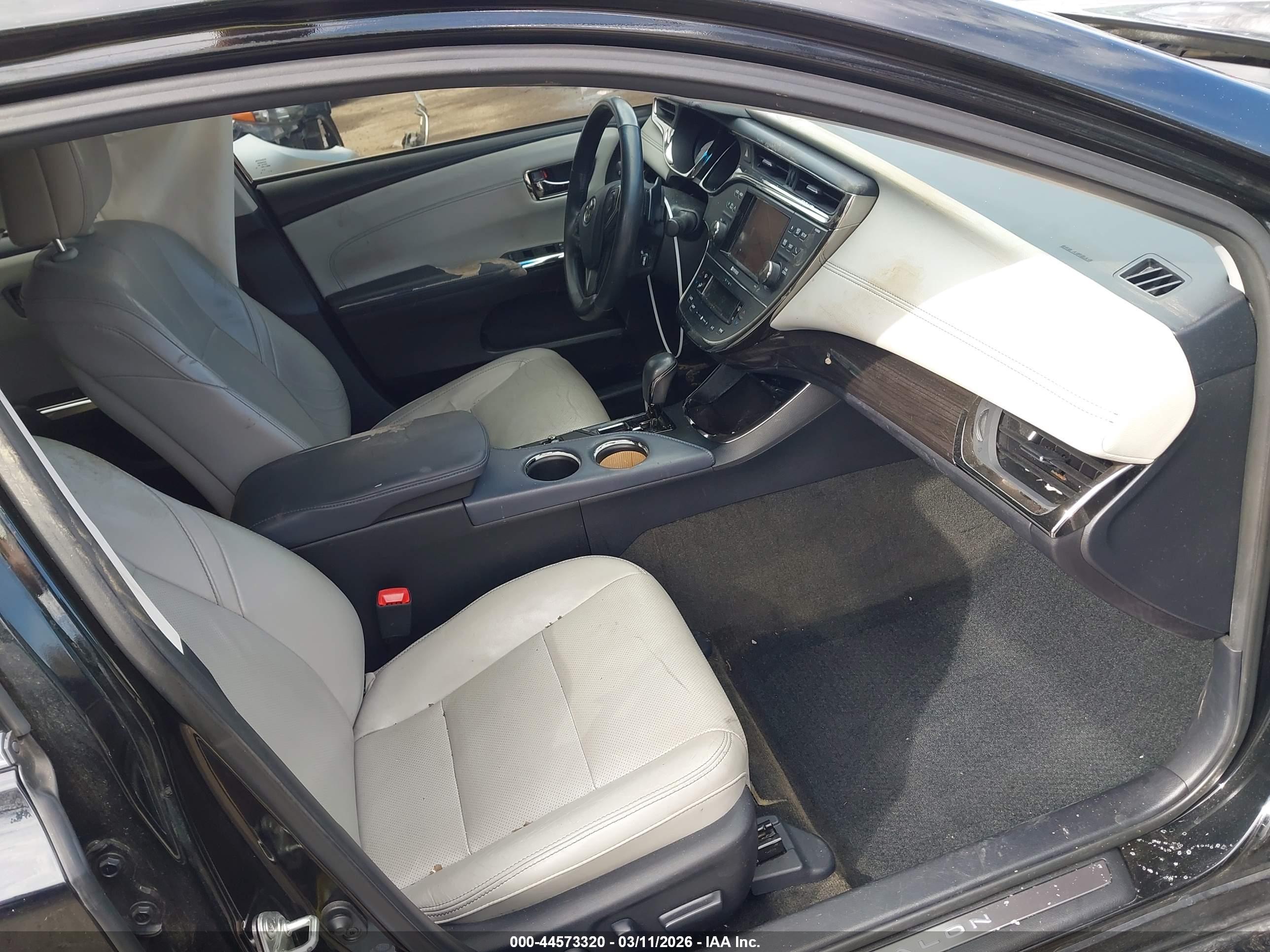 TOYOTA AVALON image 5
