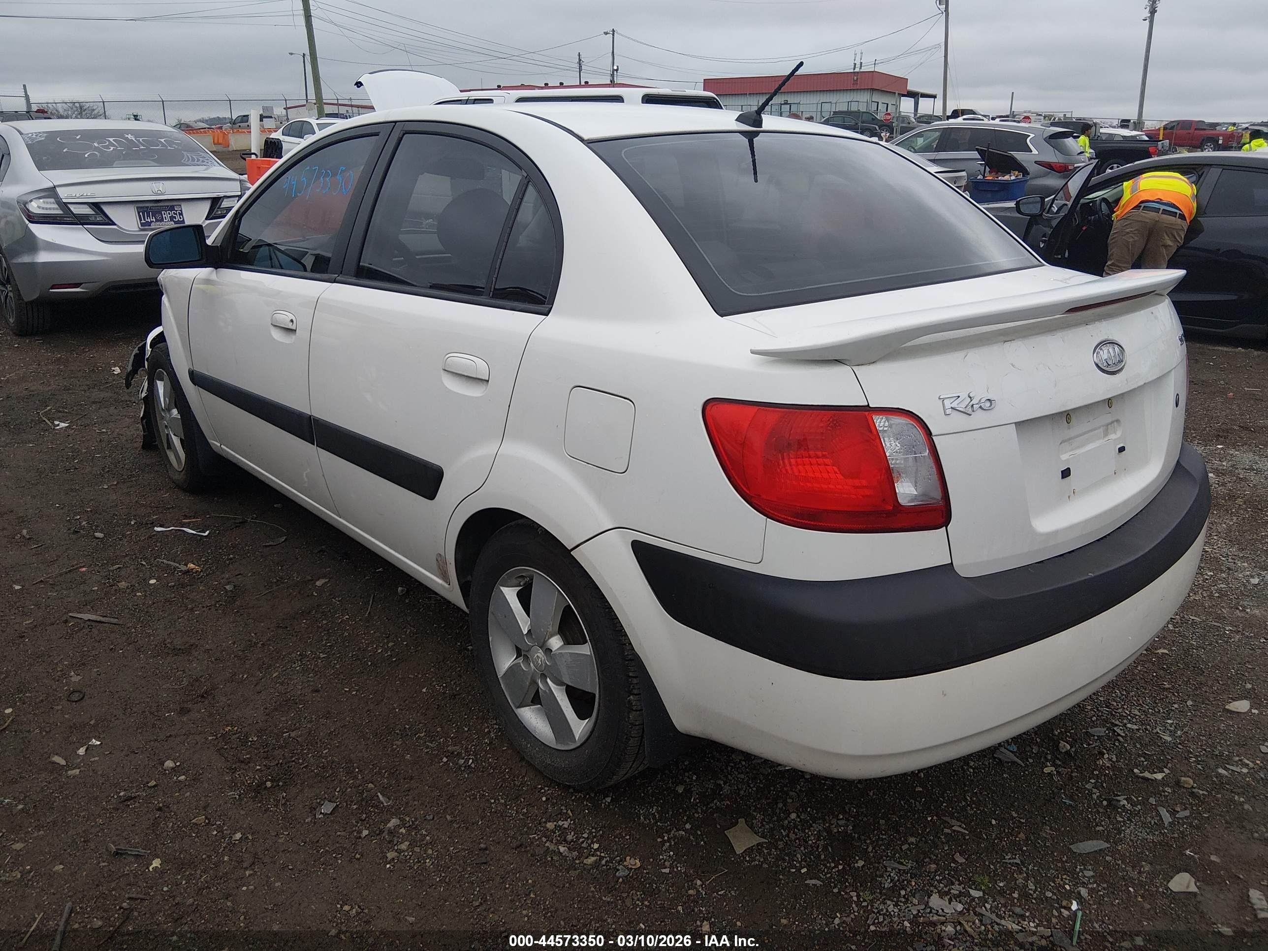 KIA RIO image 3