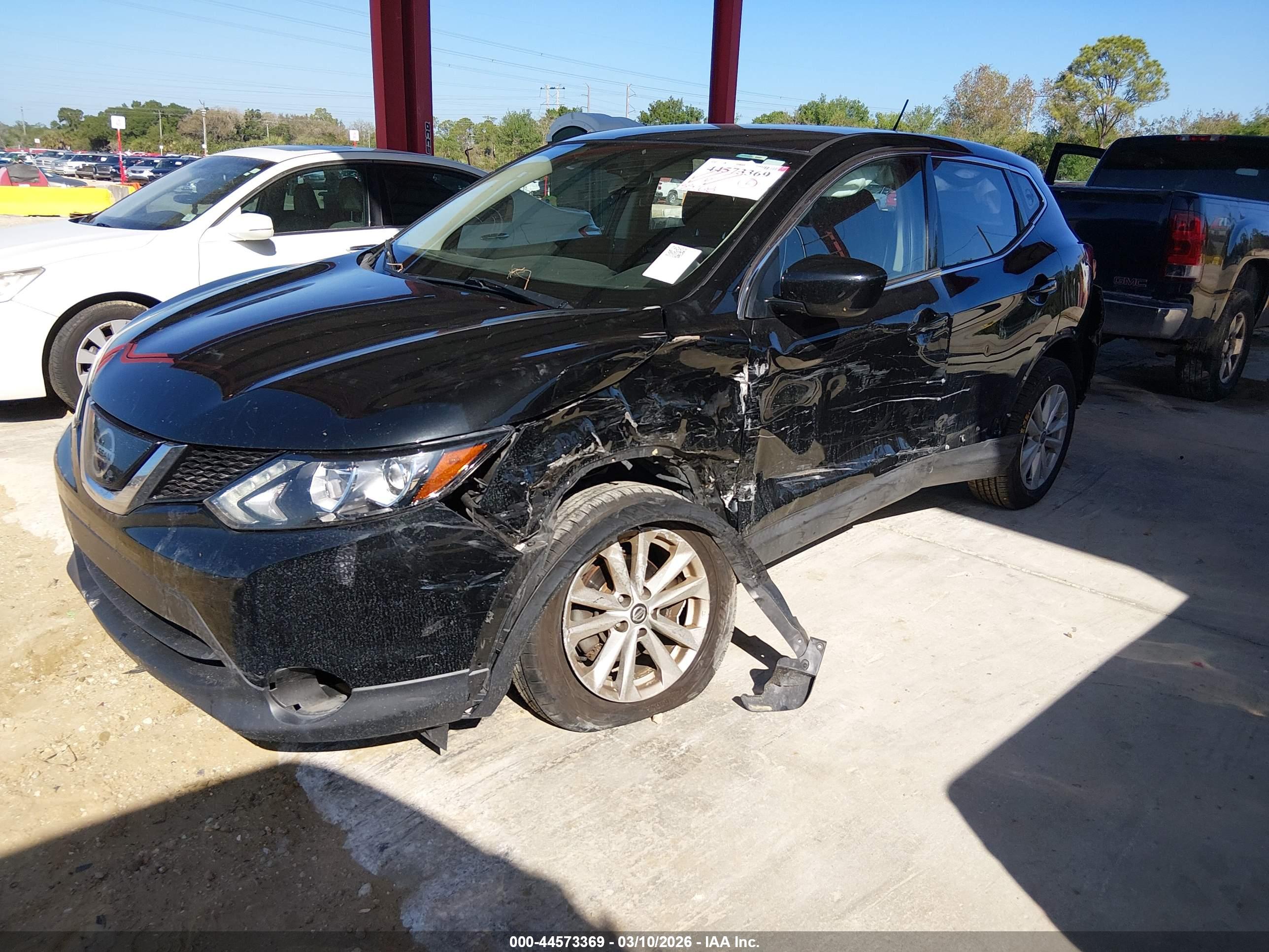 NISSAN ROGUE image 2