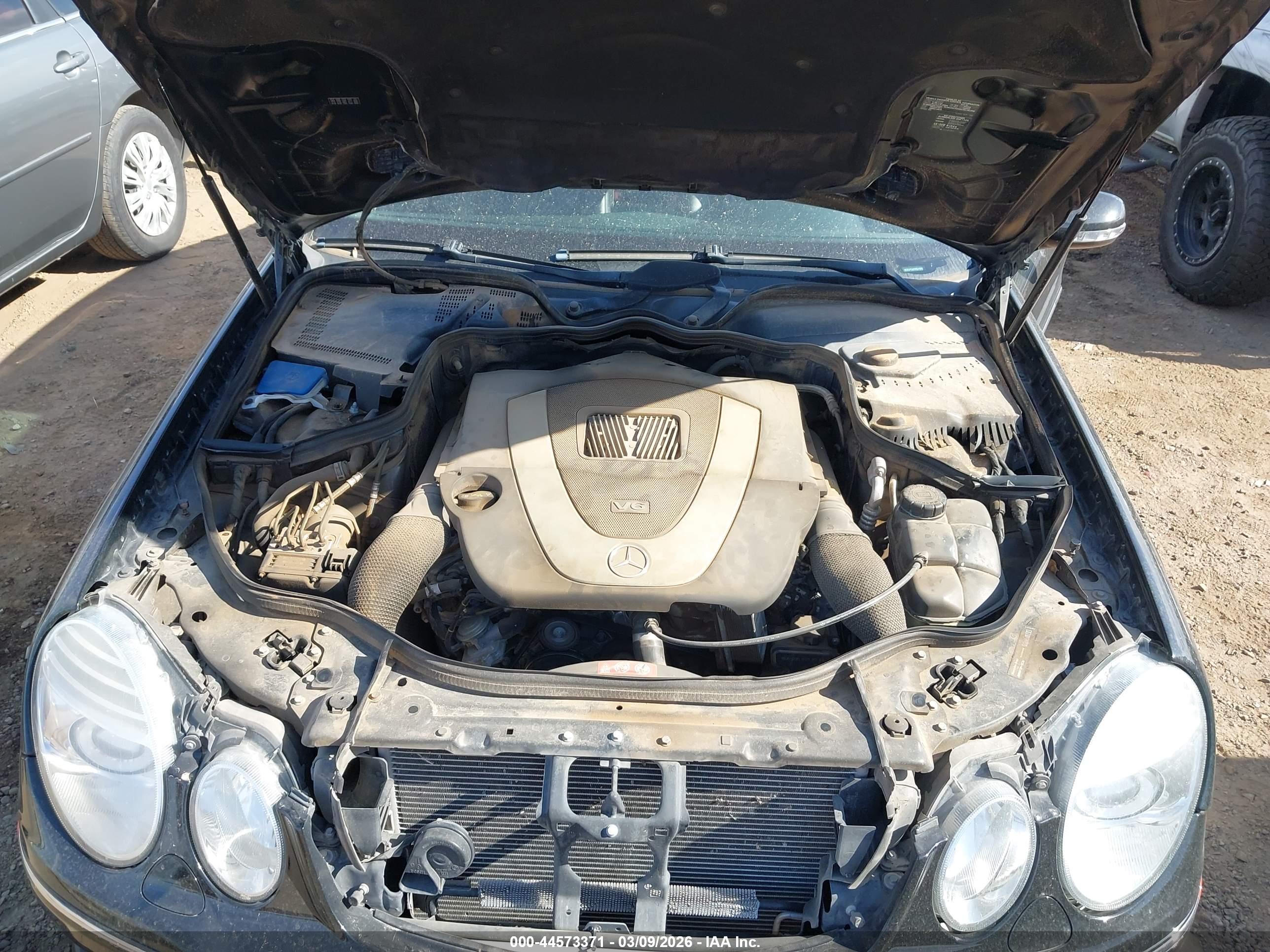 MERCEDES-BENZ E image 10