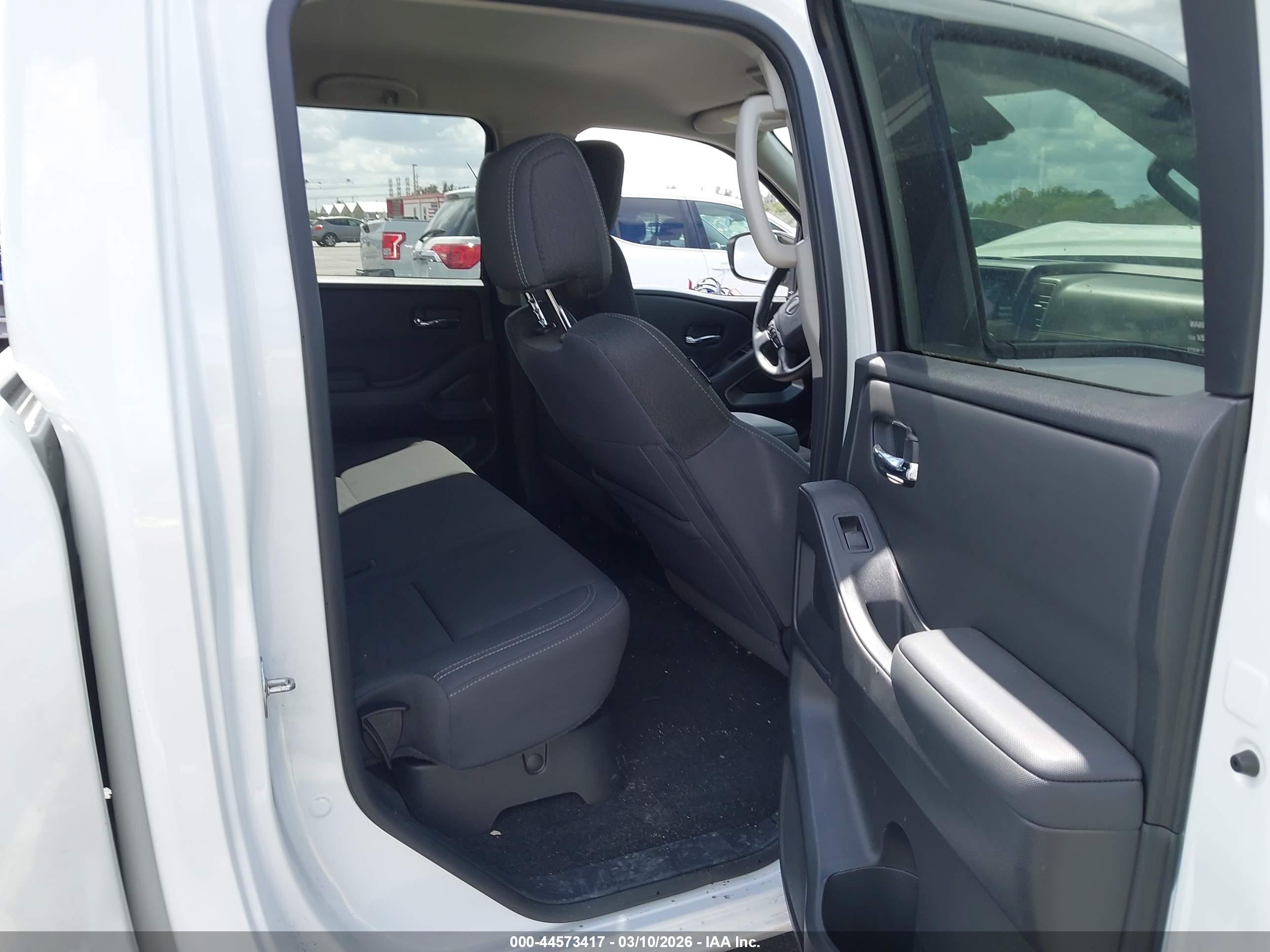 NISSAN FRONTIER image 8