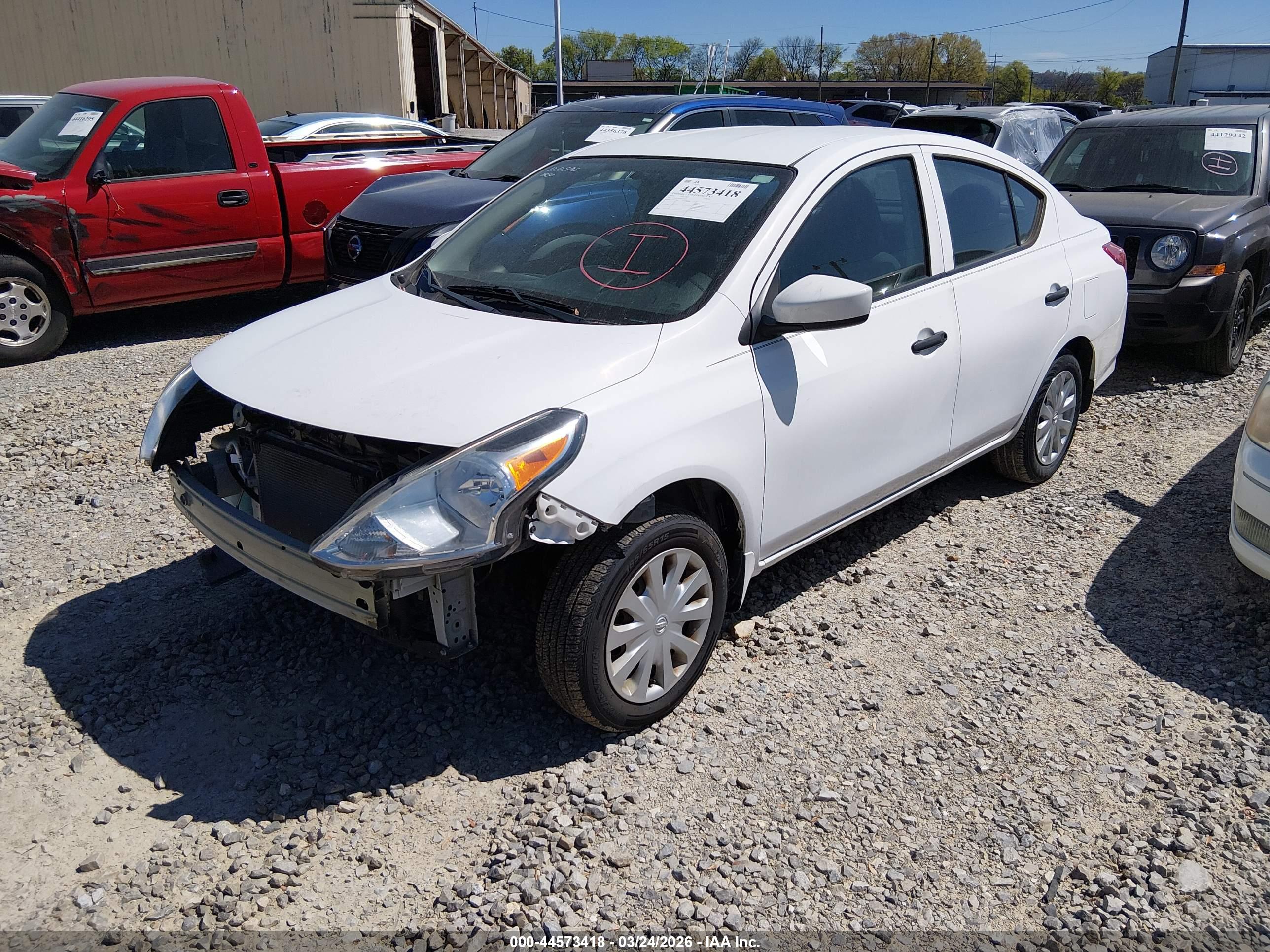 NISSAN VERSA image 2