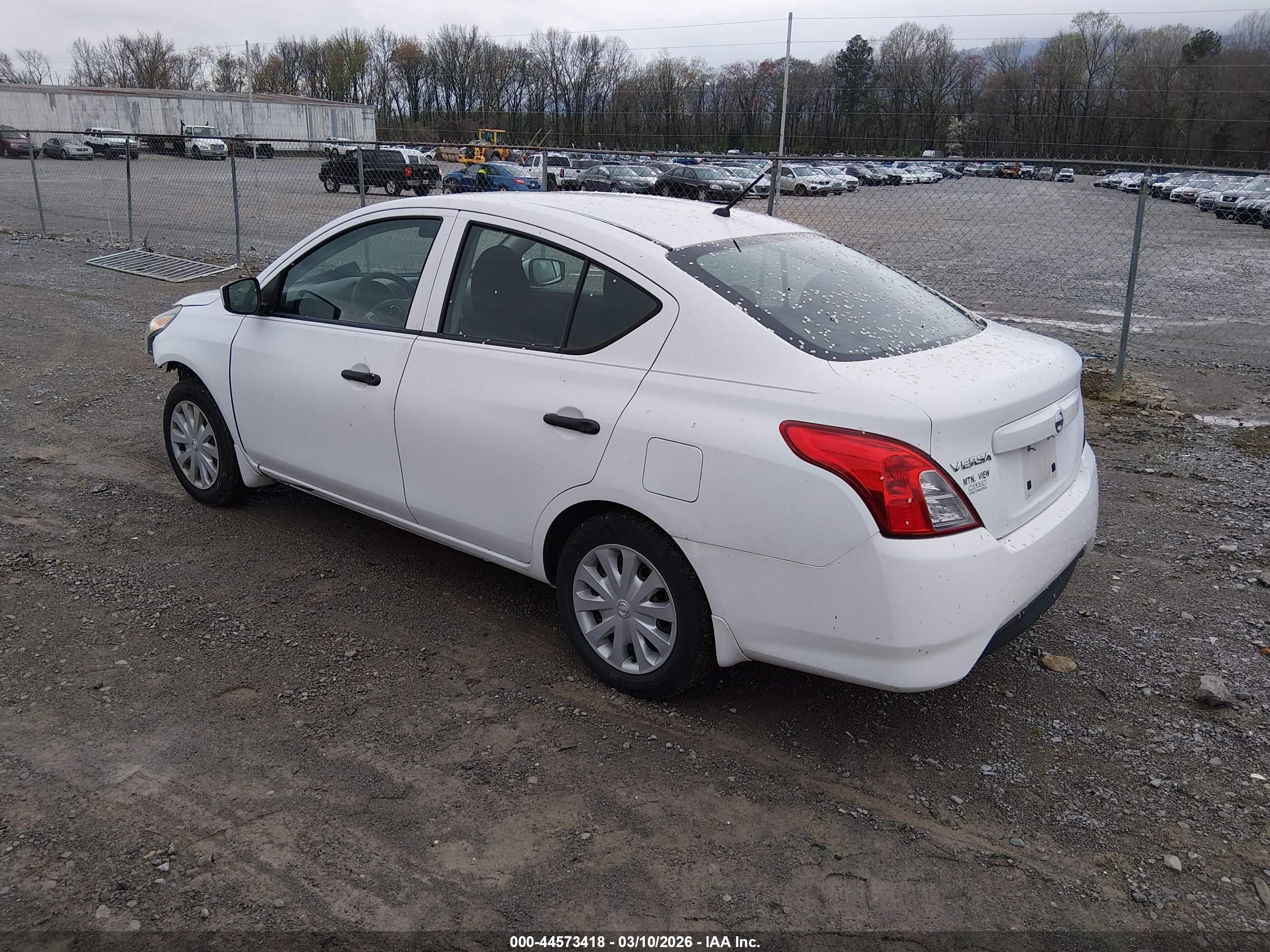 NISSAN VERSA image 3