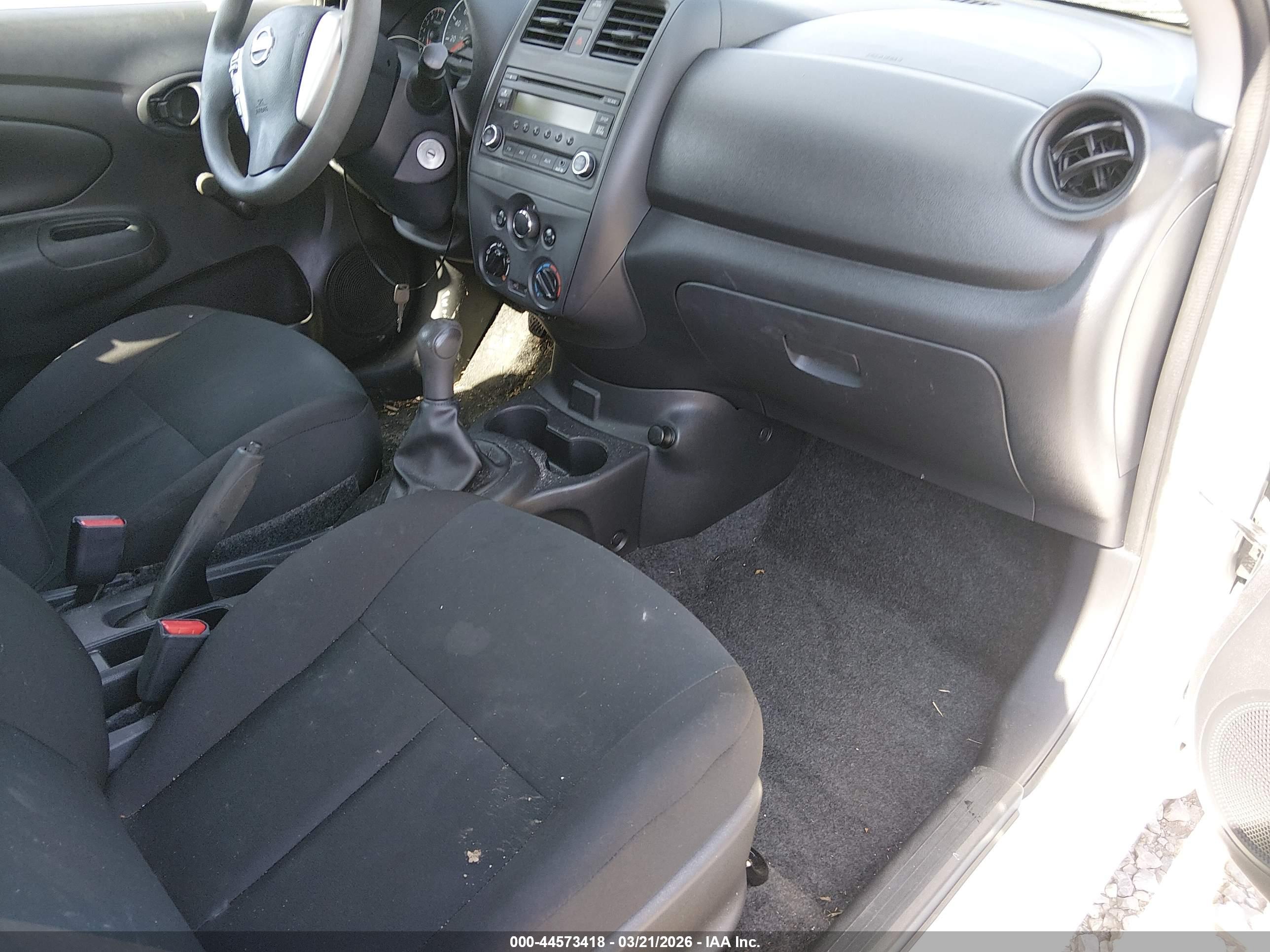 NISSAN VERSA image 5