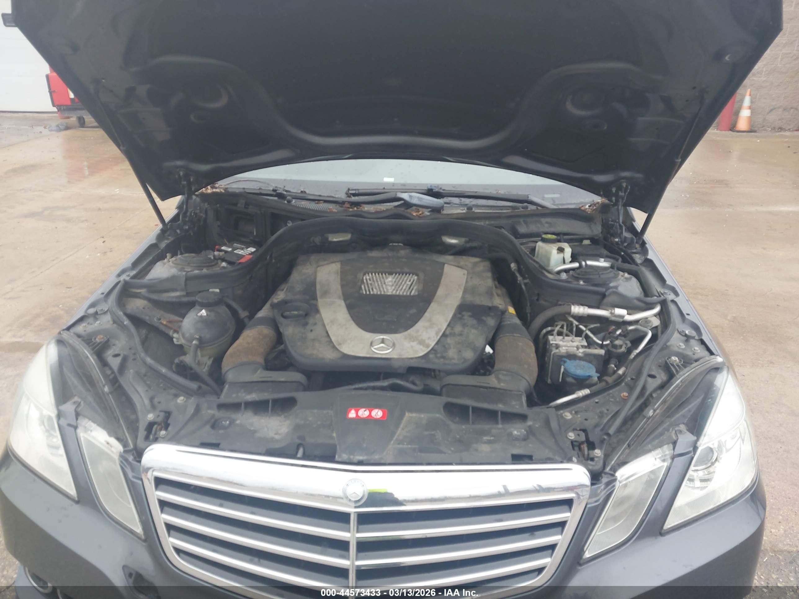 MERCEDES-BENZ E image 10
