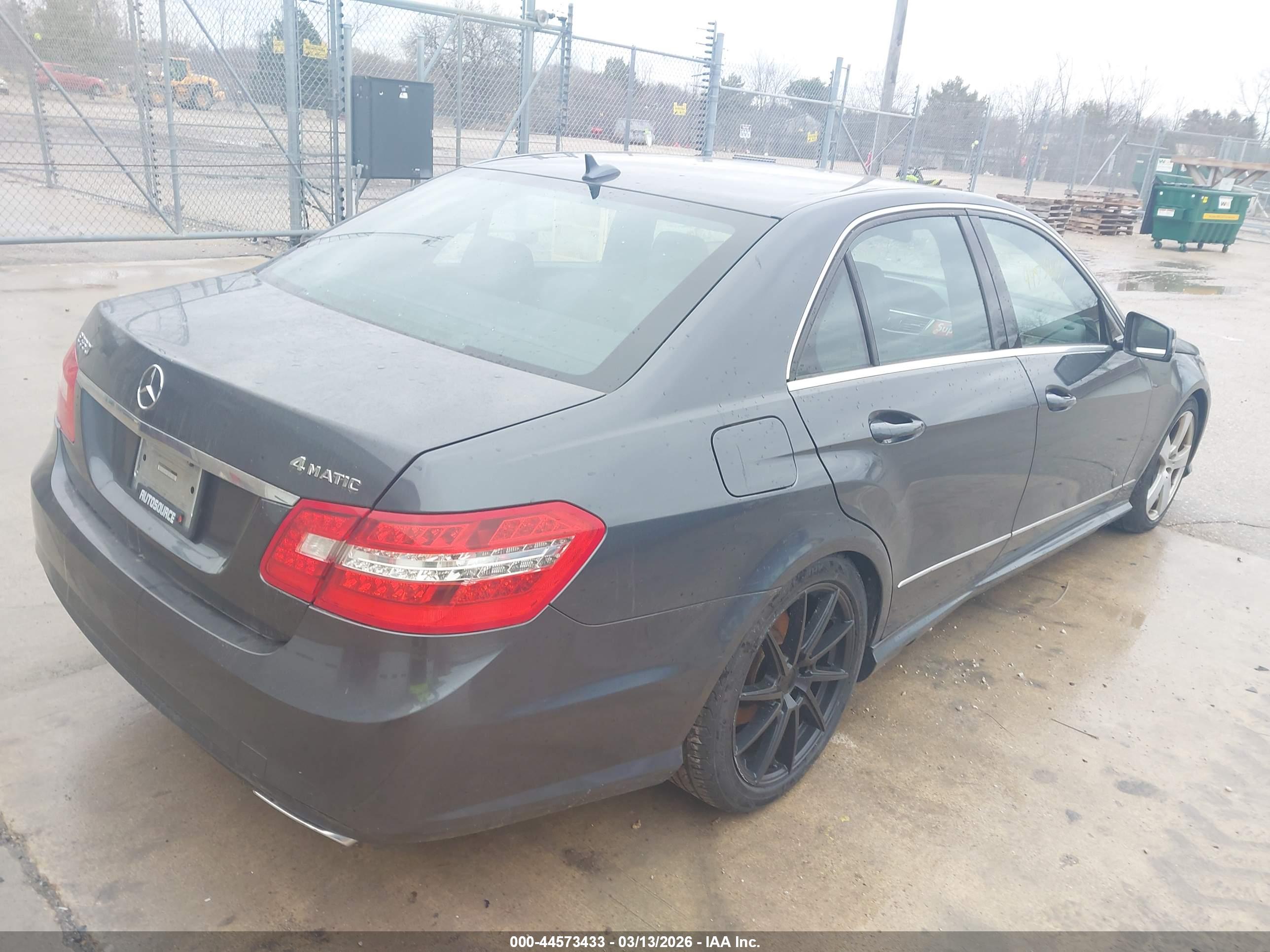 MERCEDES-BENZ E image 4