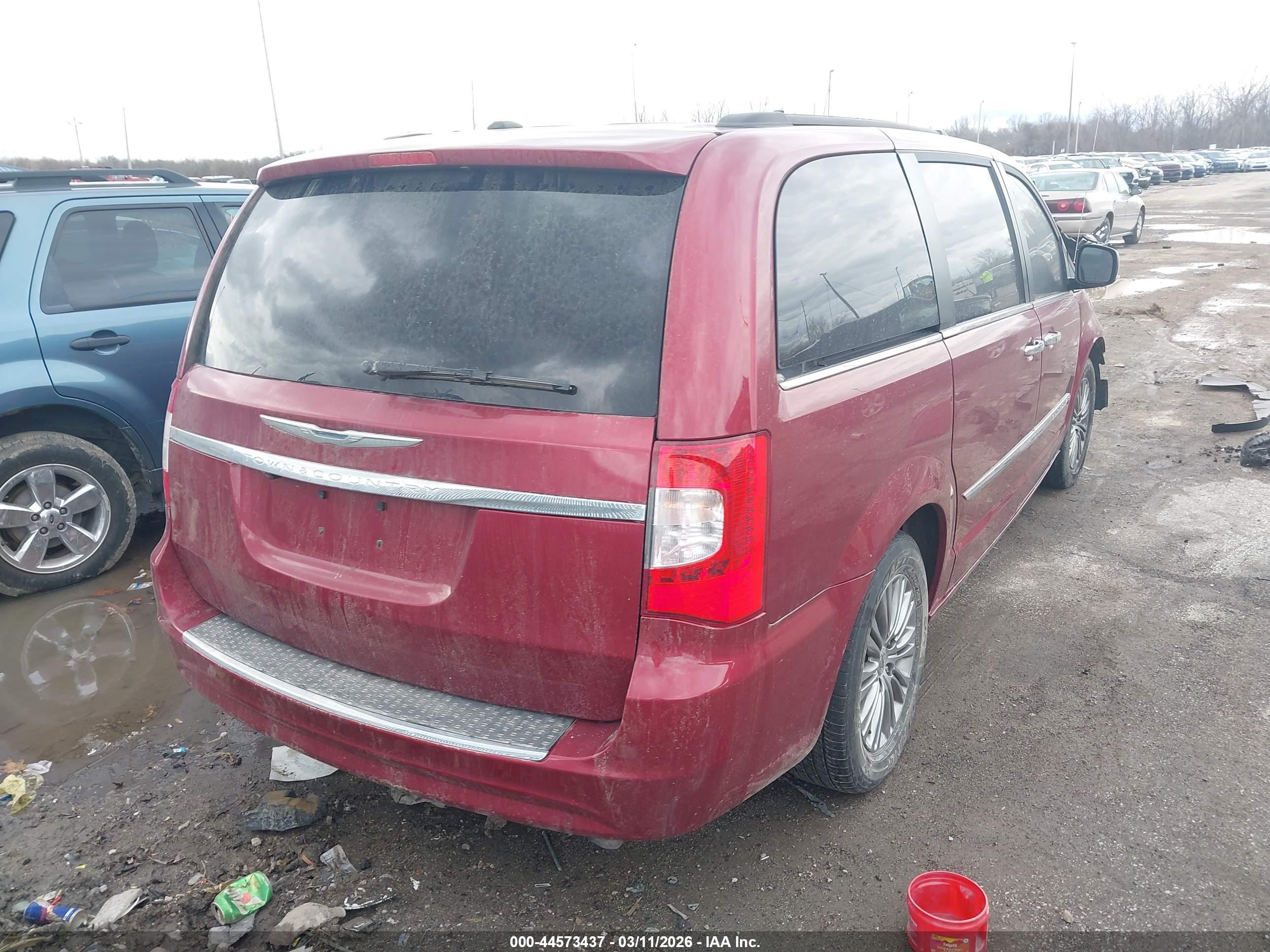 CHRYSLER TOWN image 4