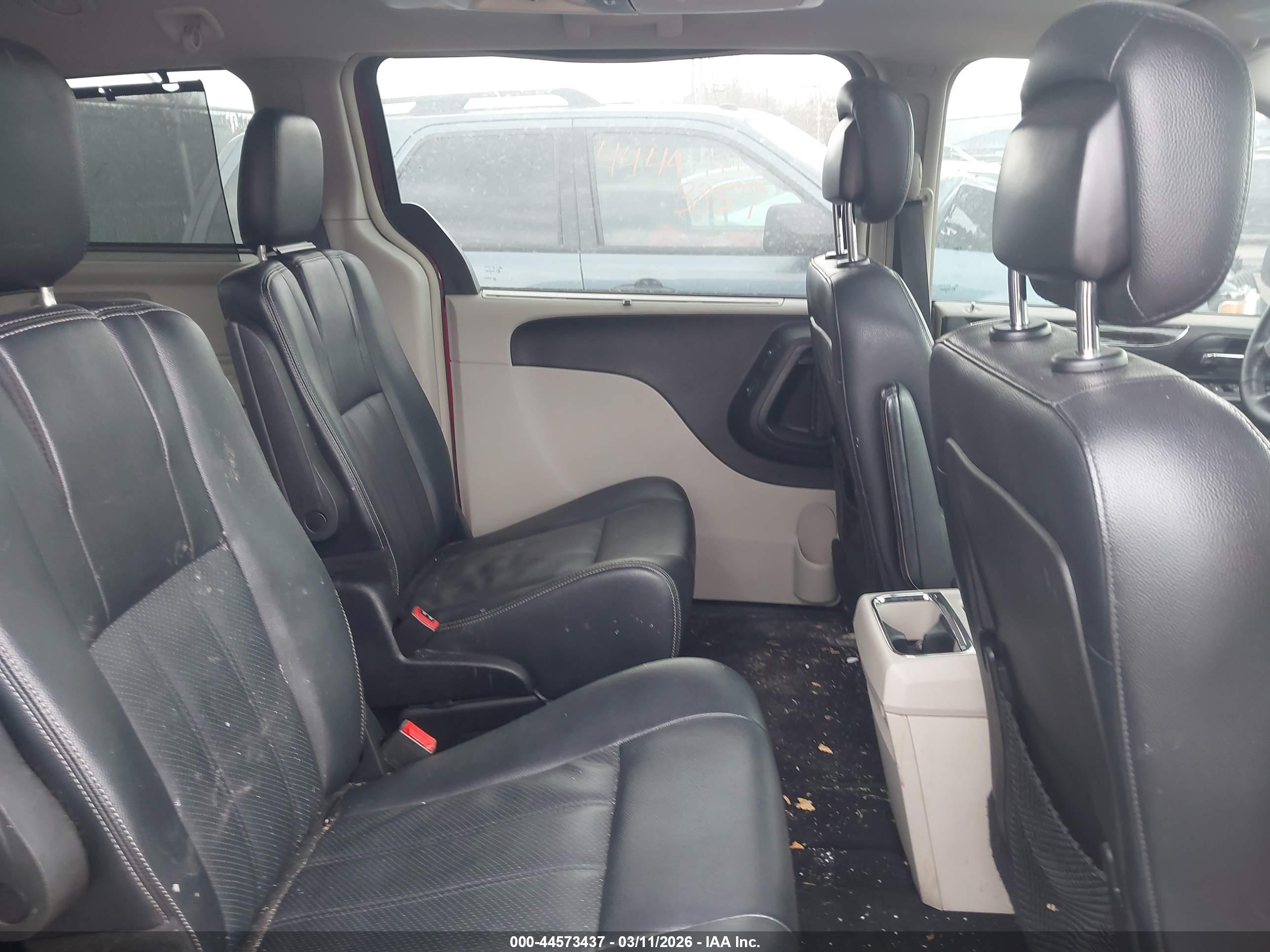 CHRYSLER TOWN image 8