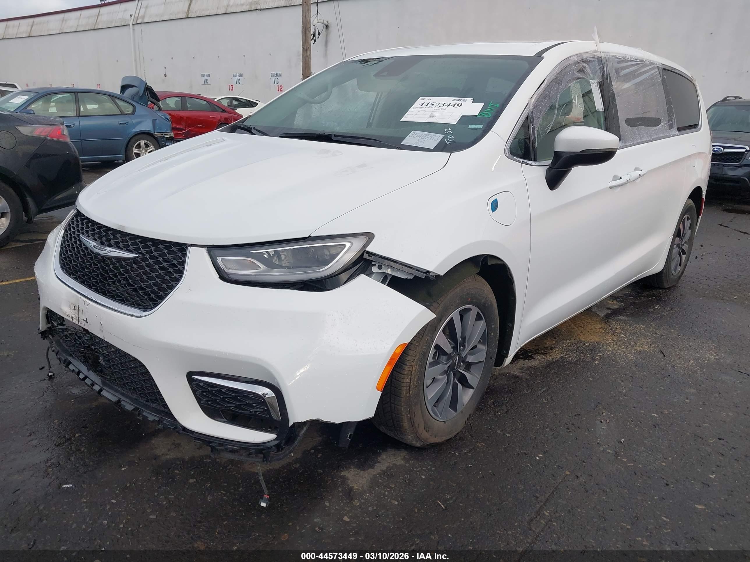 CHRYSLER PACIFICA image 2
