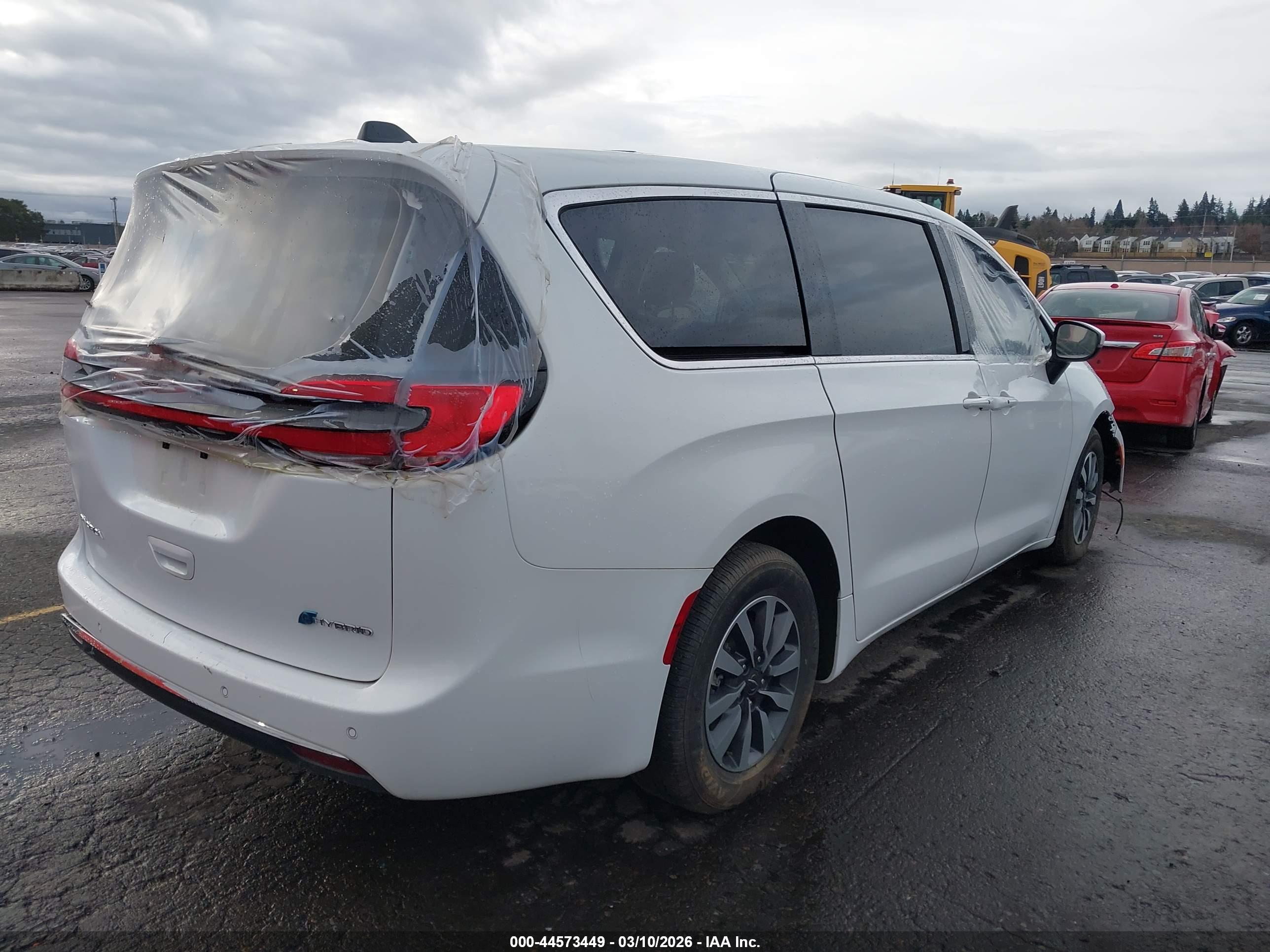 CHRYSLER PACIFICA image 4