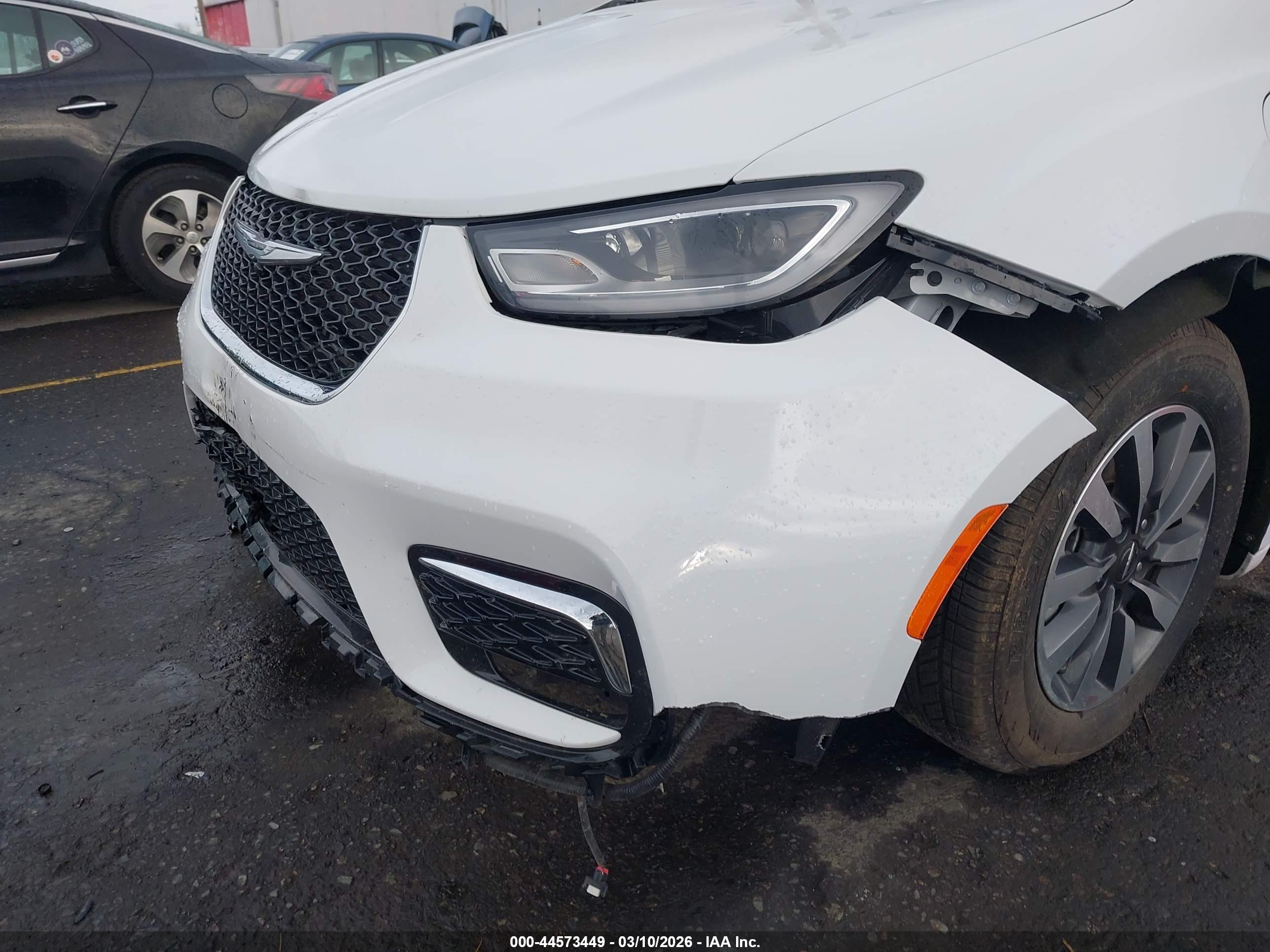 CHRYSLER PACIFICA image 6