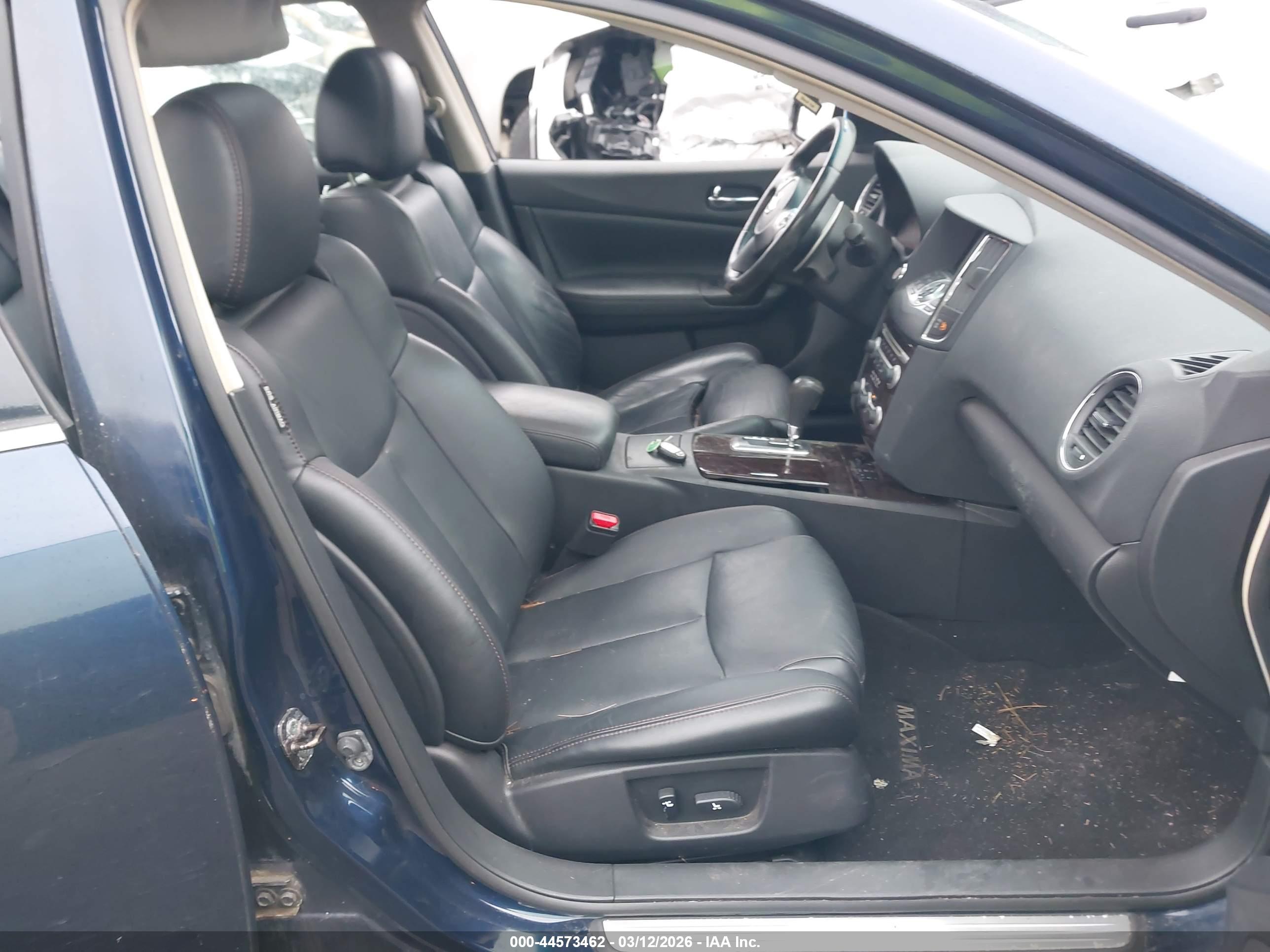 NISSAN MAXIMA image 5