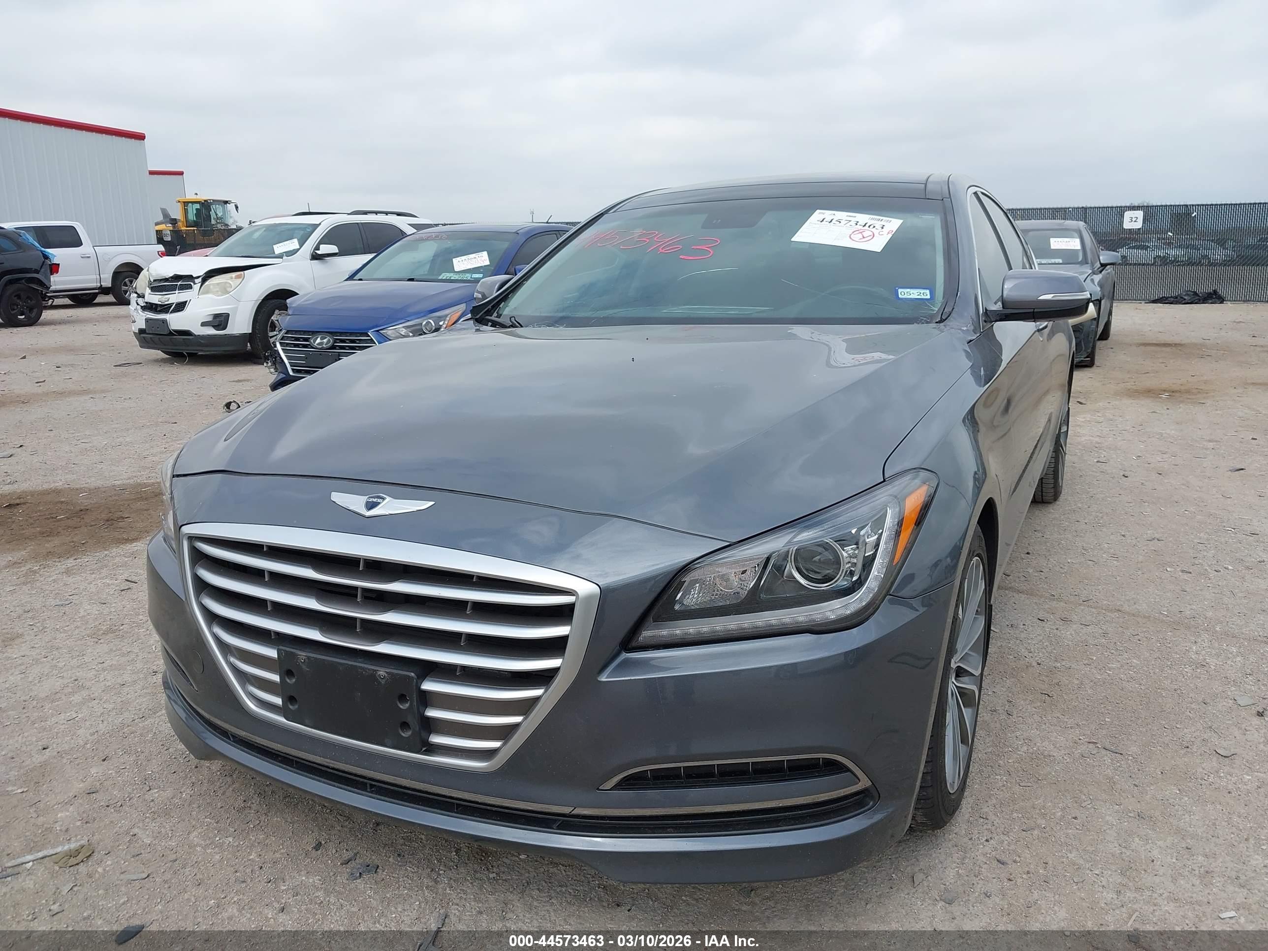 HYUNDAI GENESIS image 2