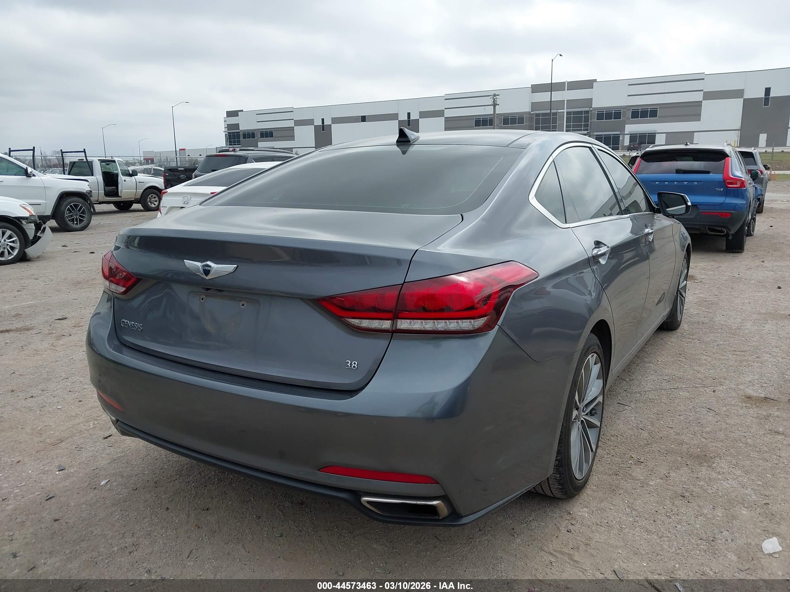 HYUNDAI GENESIS image 4