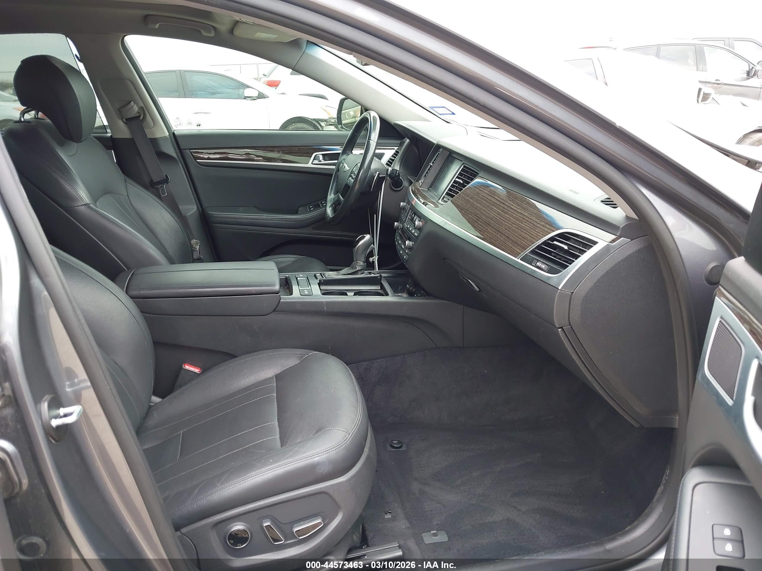 HYUNDAI GENESIS image 5