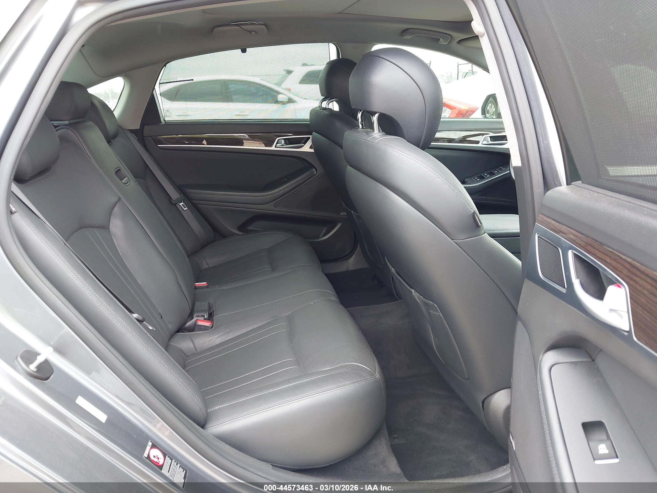HYUNDAI GENESIS image 8