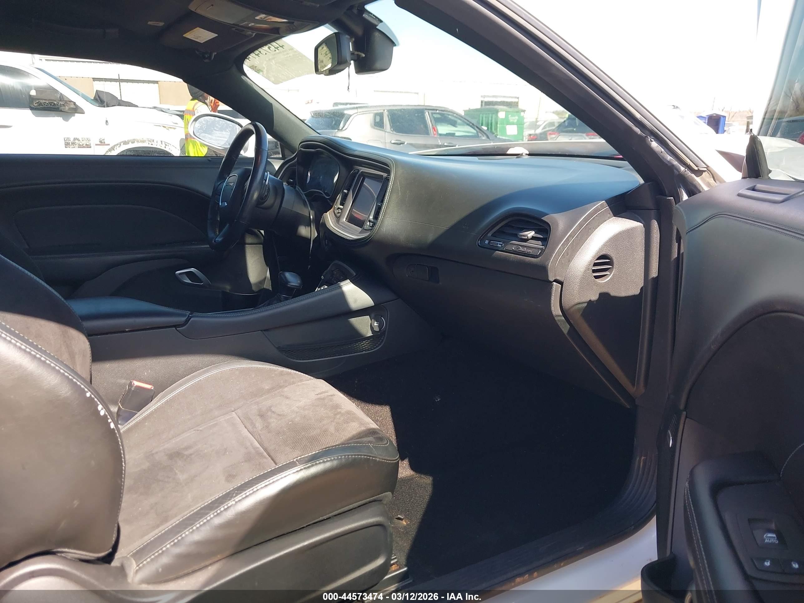 DODGE CHALLENGER image 5