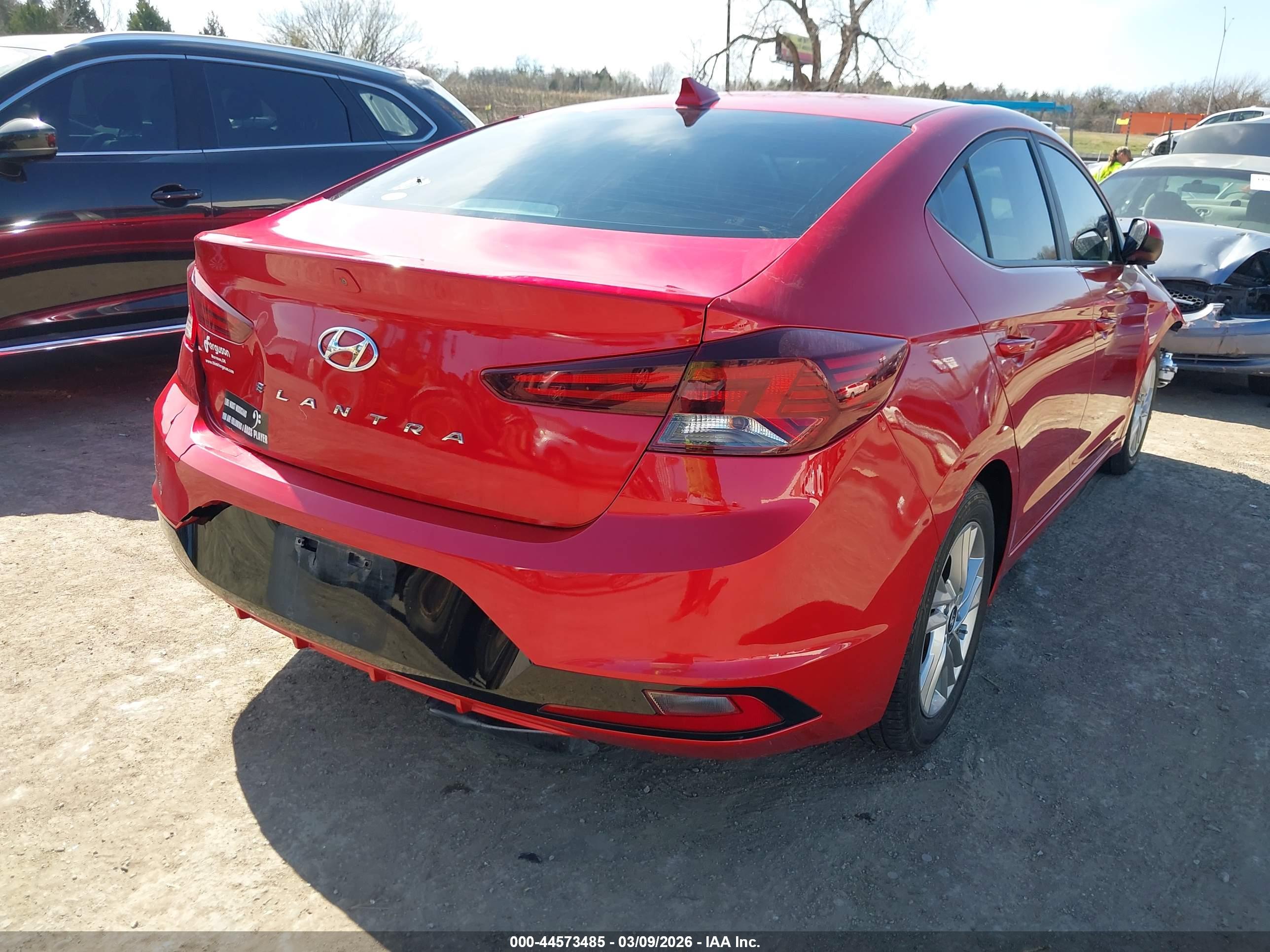 HYUNDAI ELANTRA image 4