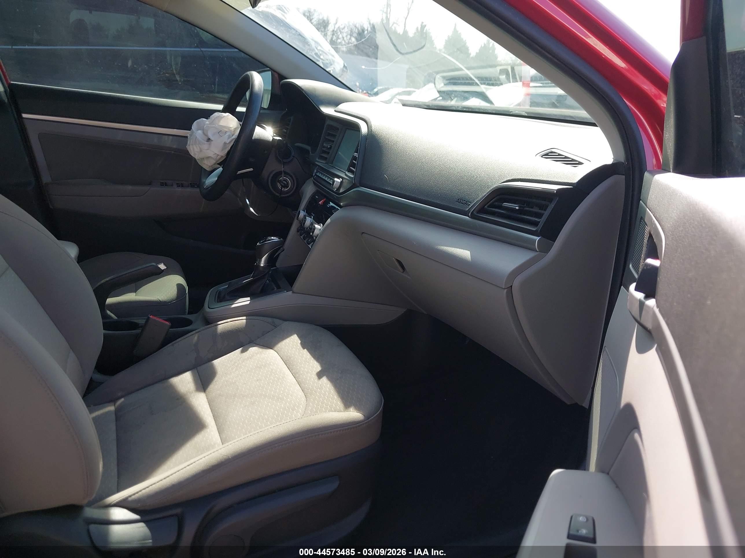 HYUNDAI ELANTRA image 5
