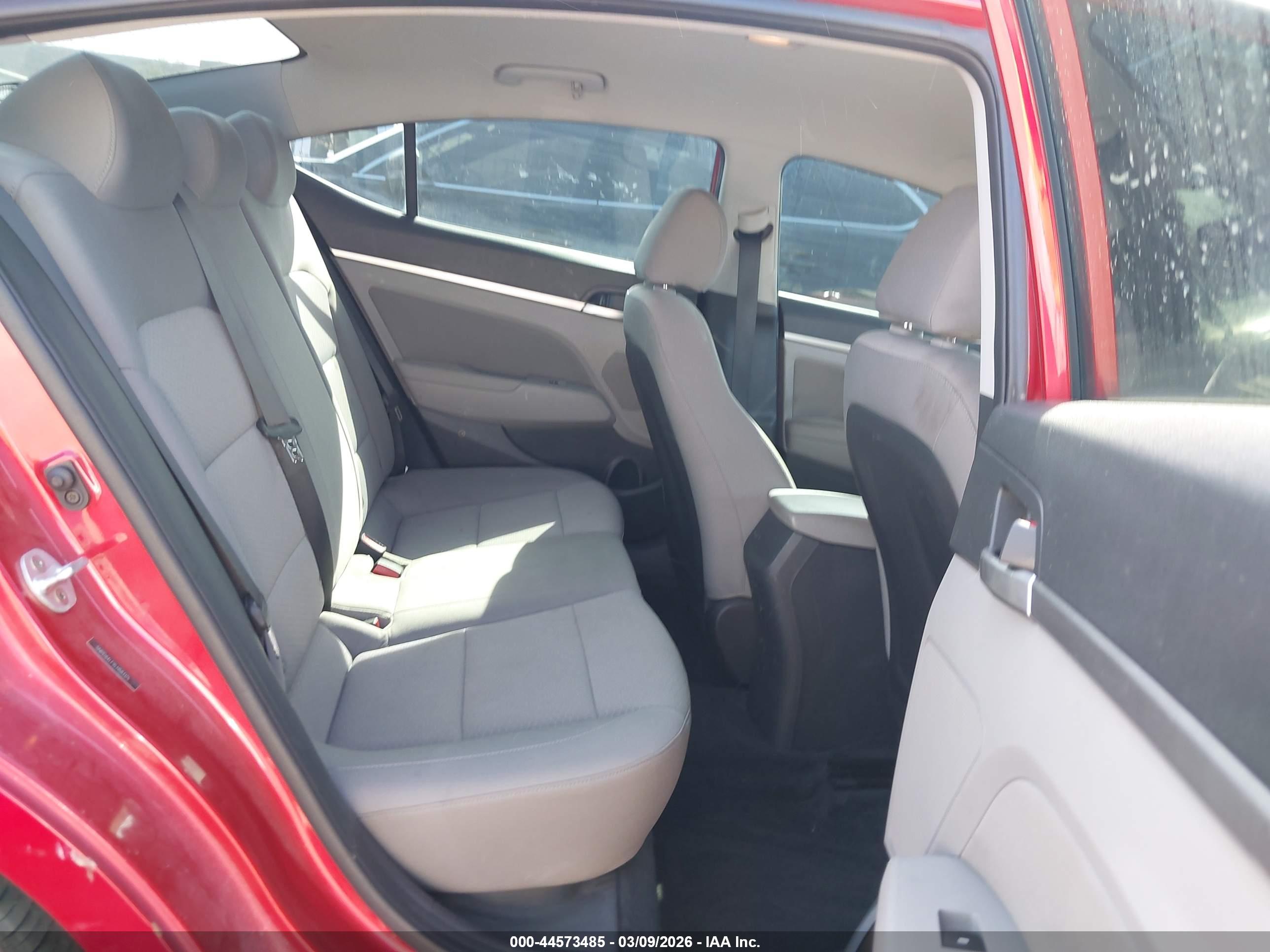 HYUNDAI ELANTRA image 8