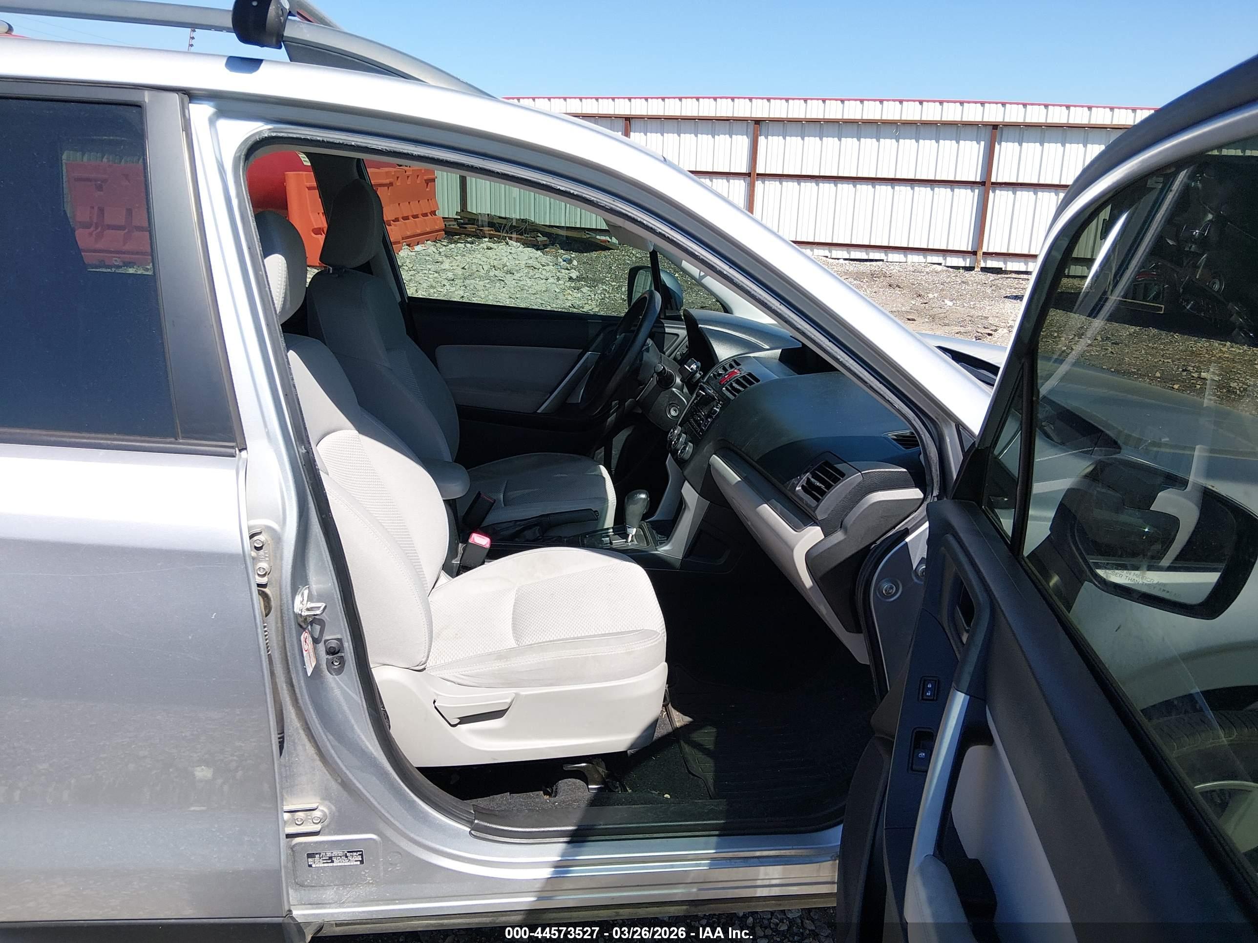 SUBARU FORESTER image 5