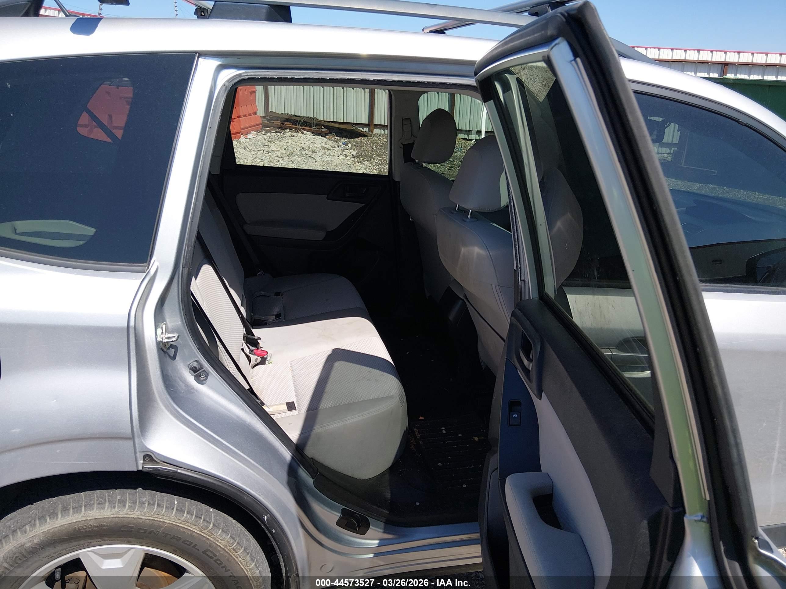SUBARU FORESTER image 8