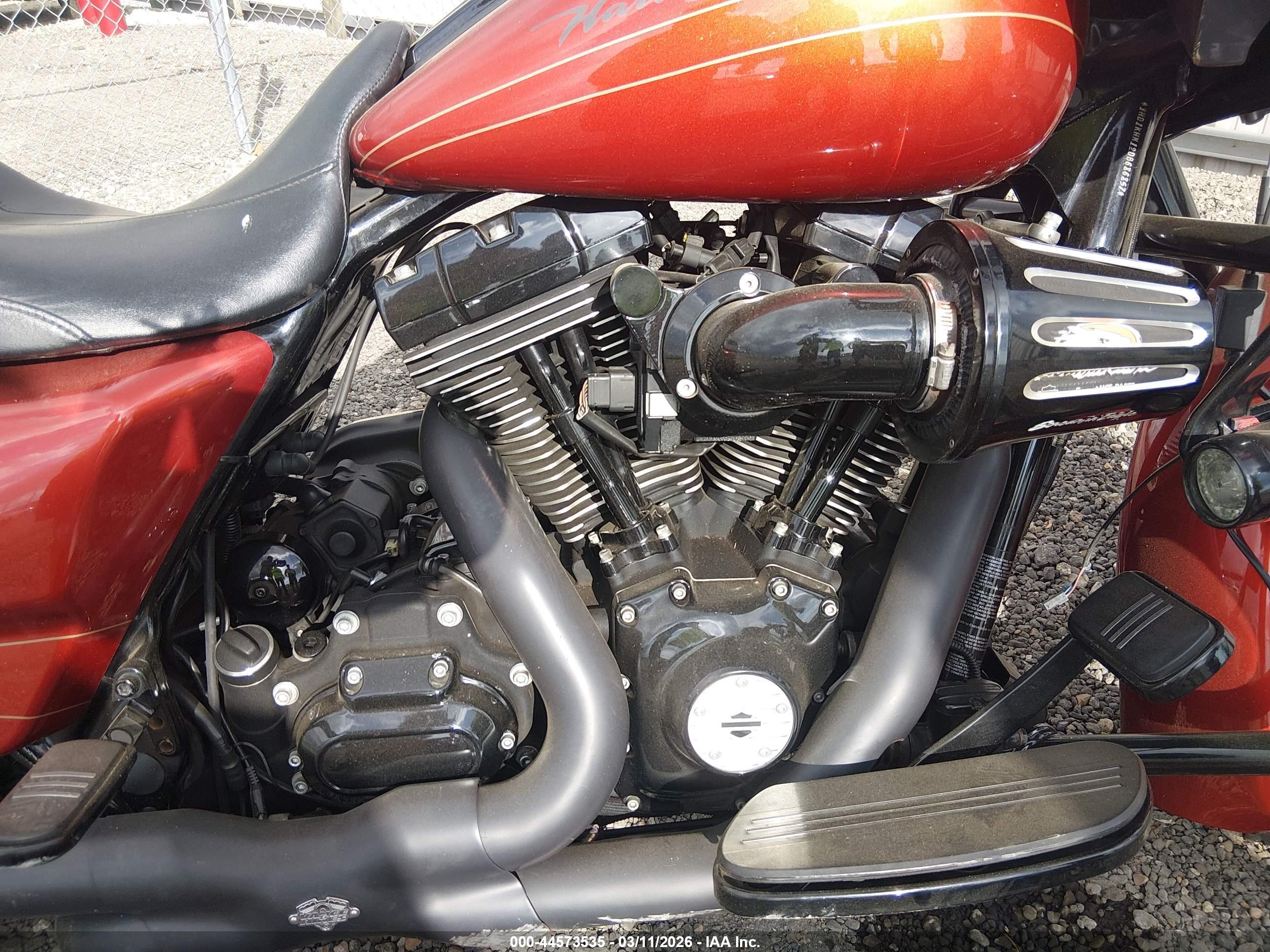 HARLEY-DAVIDSON FLTRX image 8