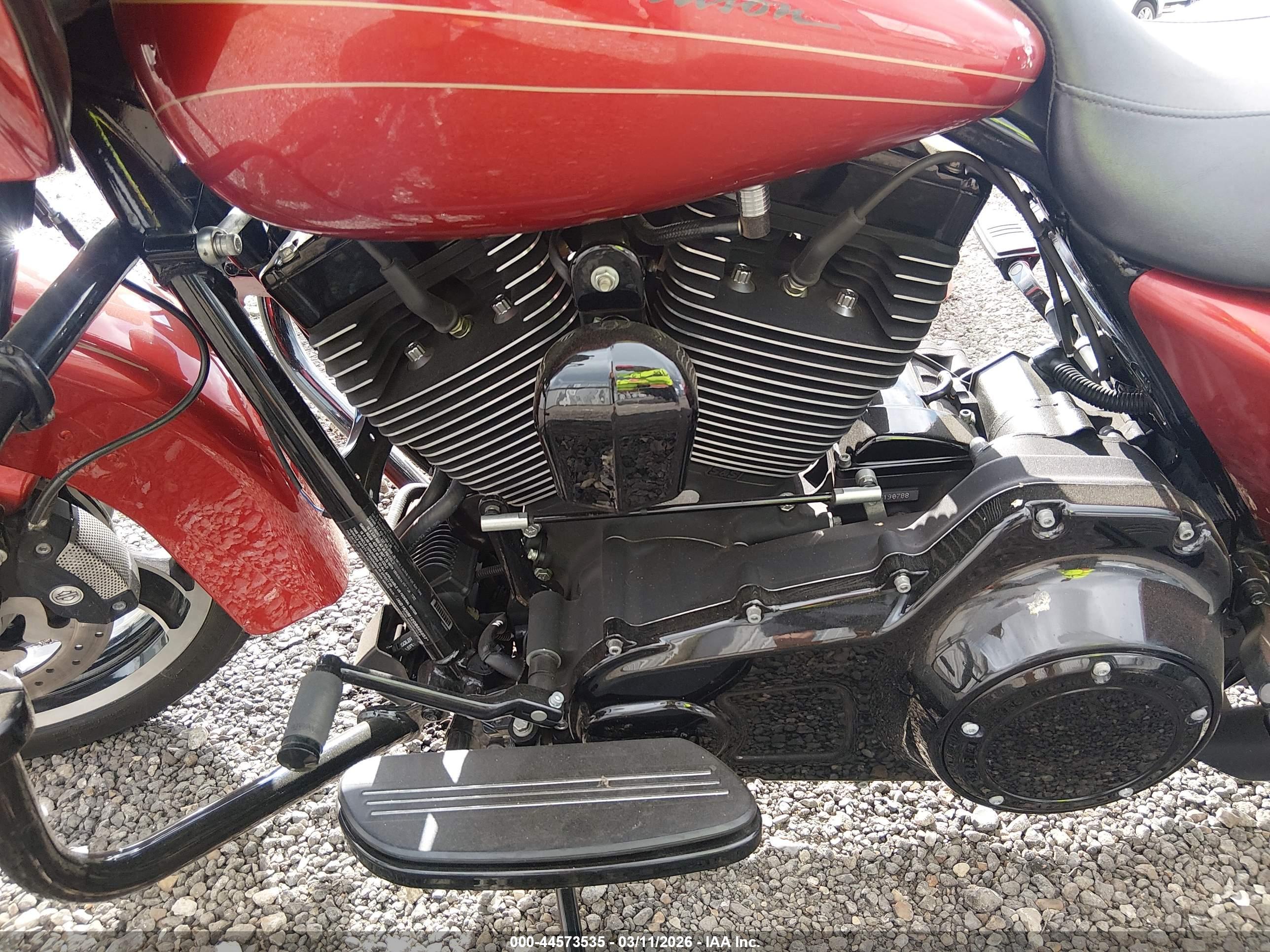 HARLEY-DAVIDSON FLTRX image 9