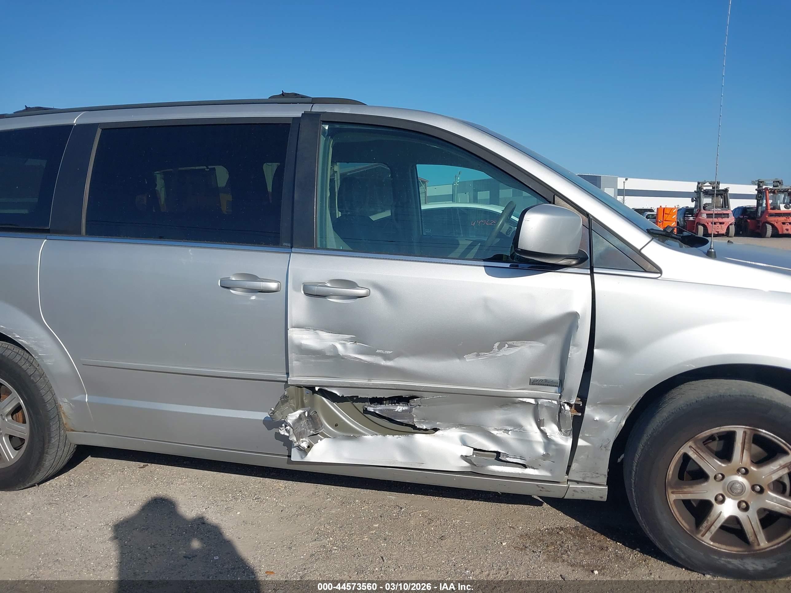 CHRYSLER TOWN image 6