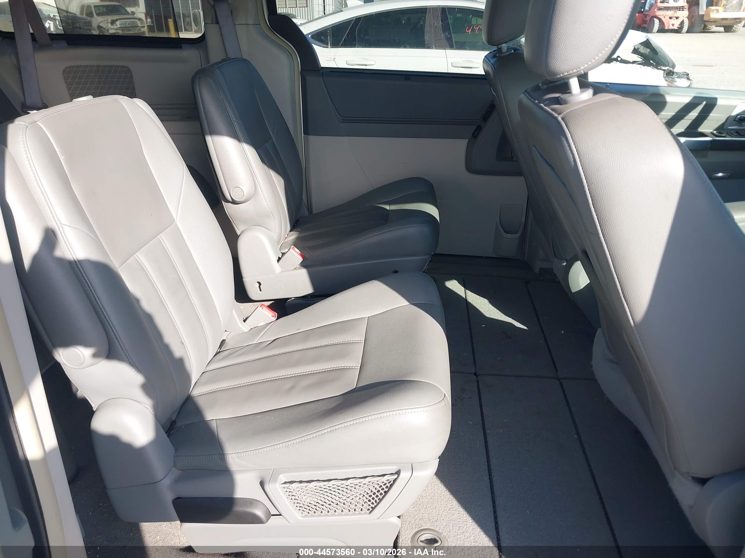 CHRYSLER TOWN image 8