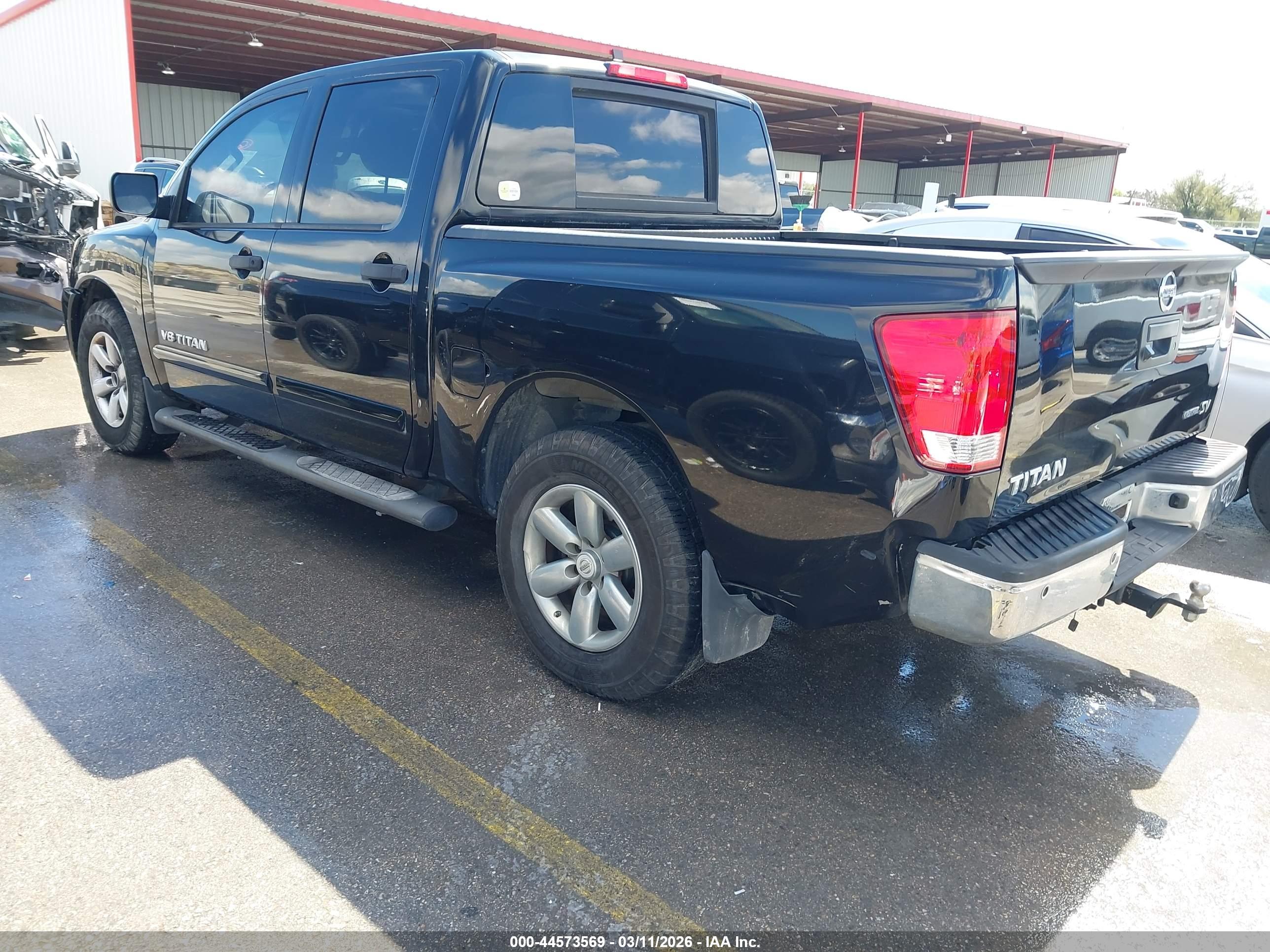 NISSAN TITAN image 3