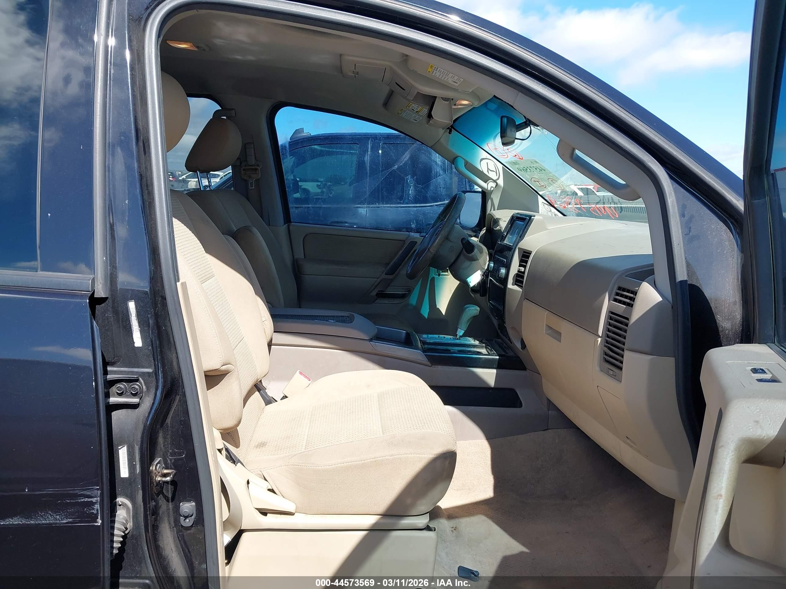 NISSAN TITAN image 5