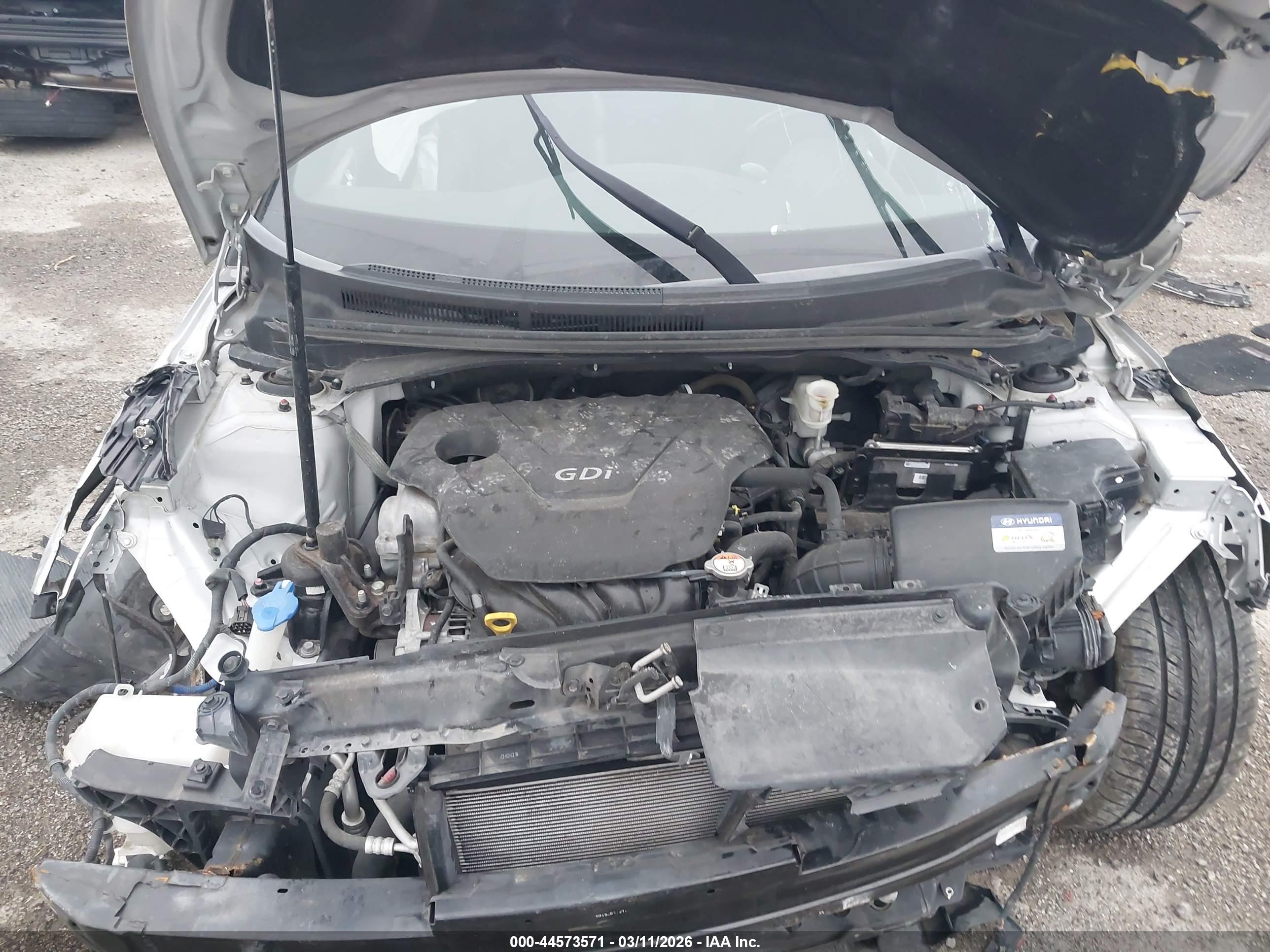 HYUNDAI VELOSTER image 10