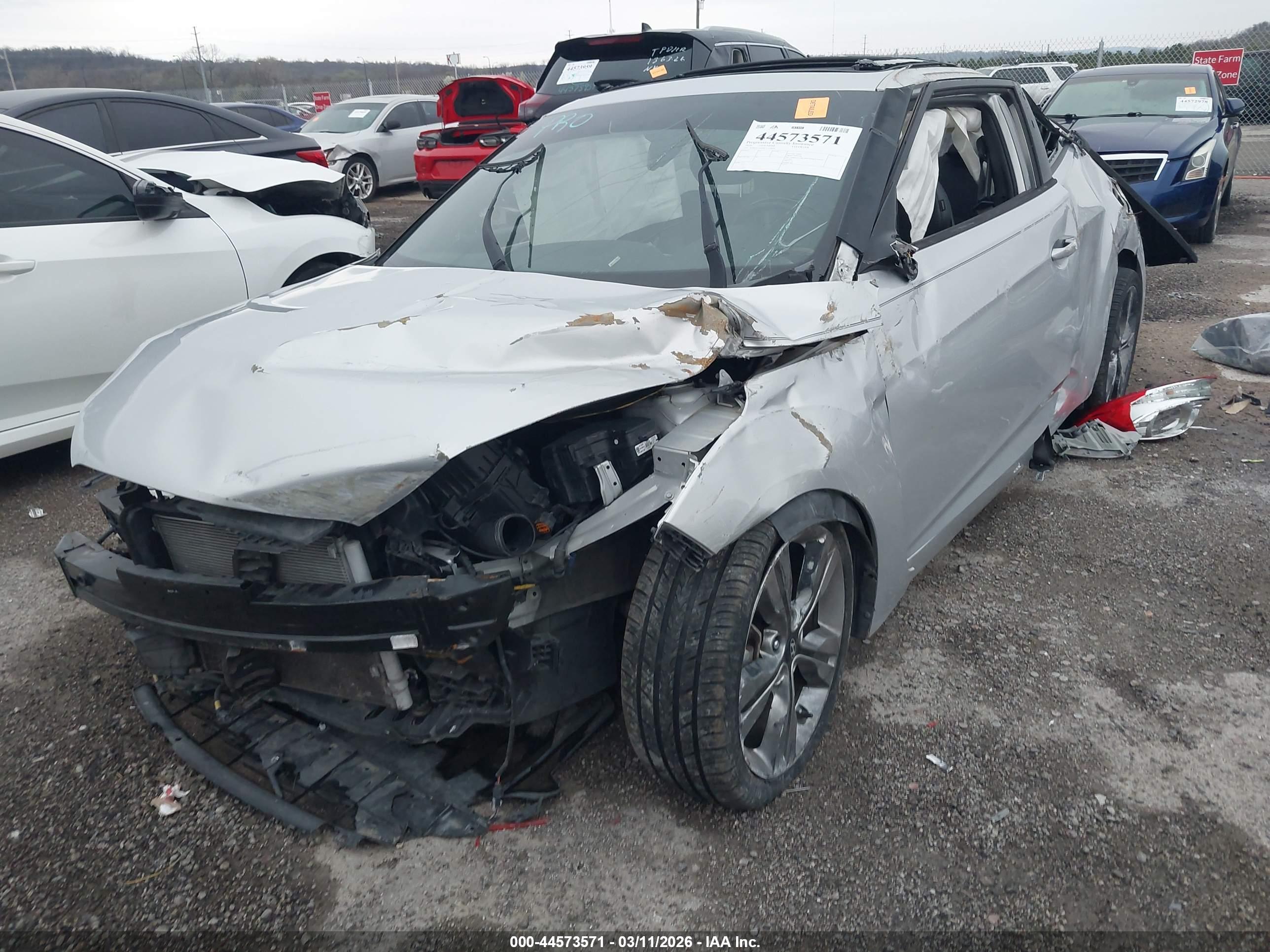 HYUNDAI VELOSTER image 2