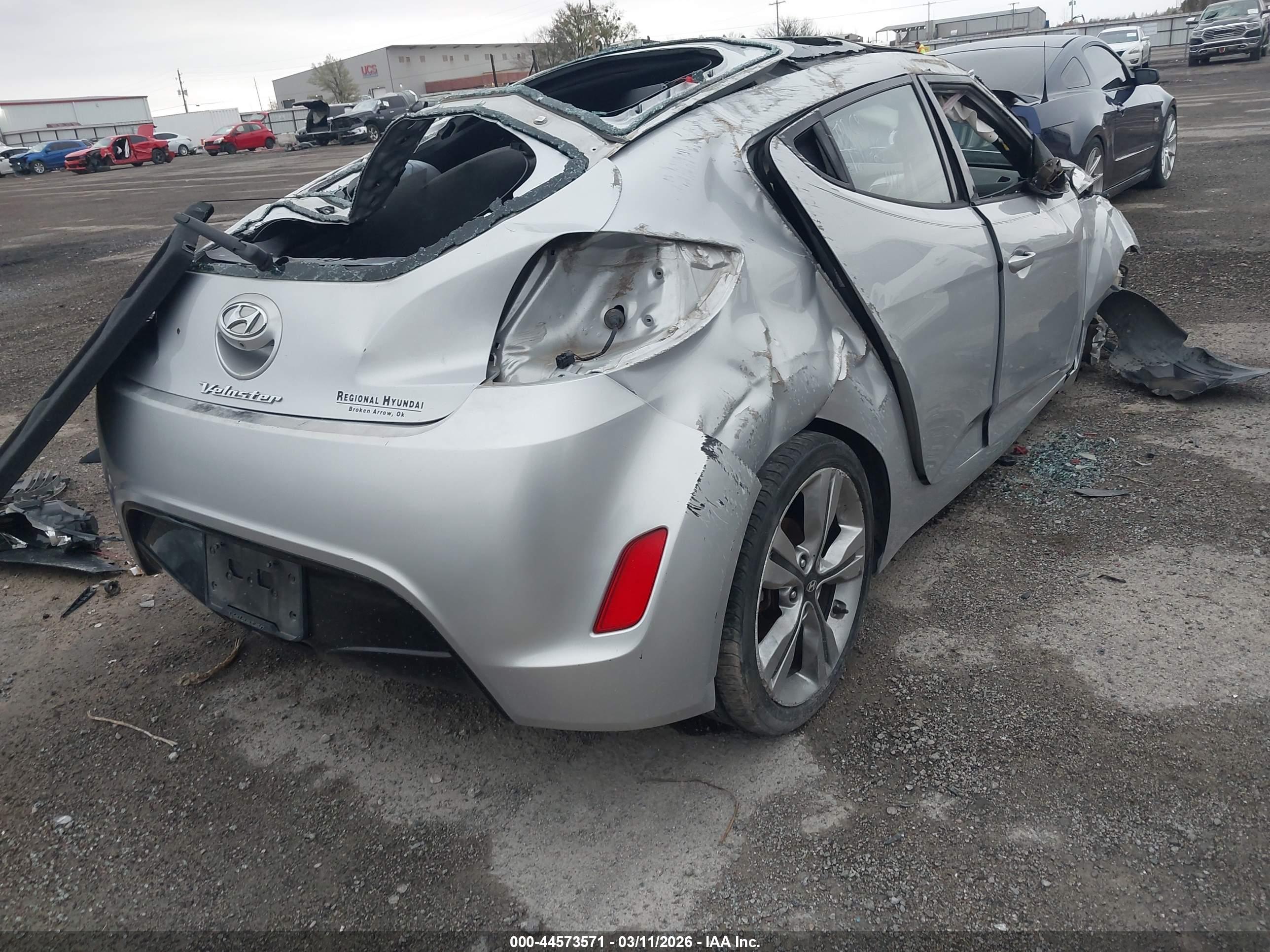 HYUNDAI VELOSTER image 4