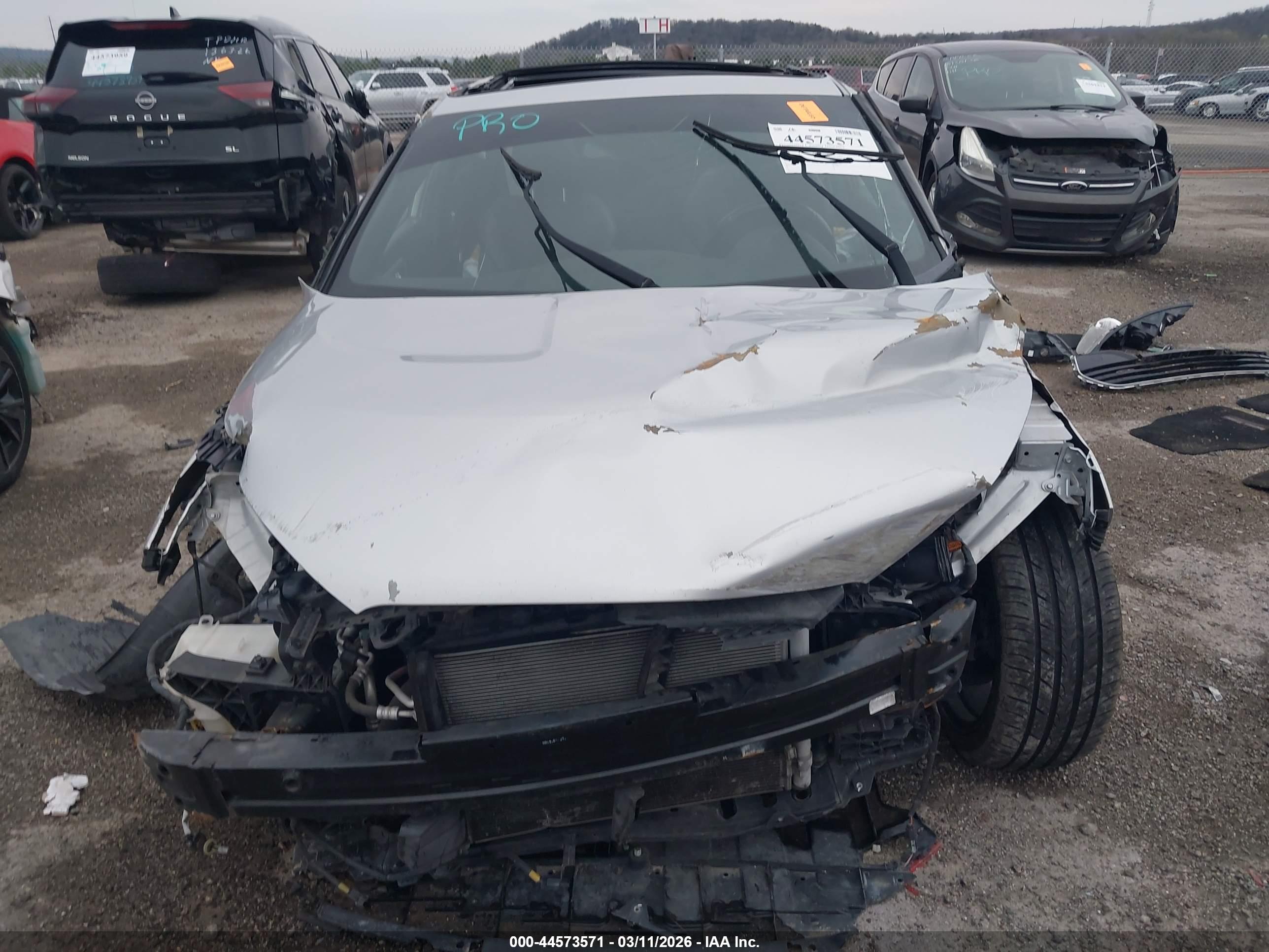 HYUNDAI VELOSTER image 6
