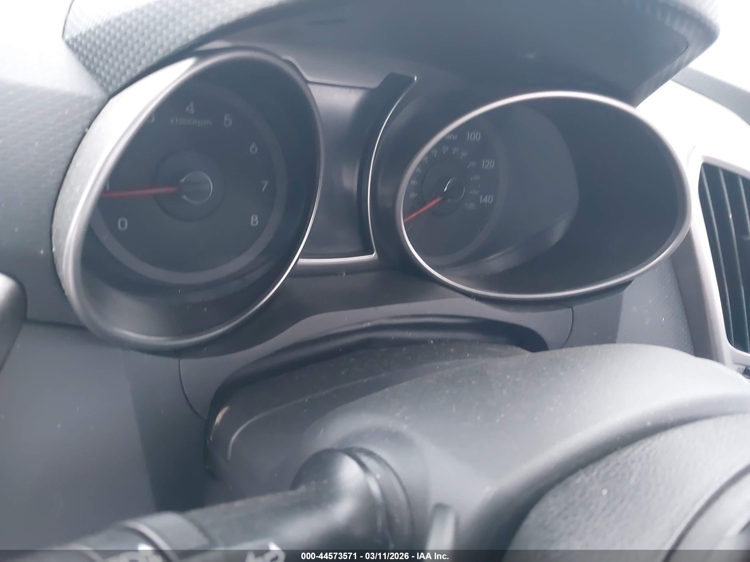 HYUNDAI VELOSTER image 7