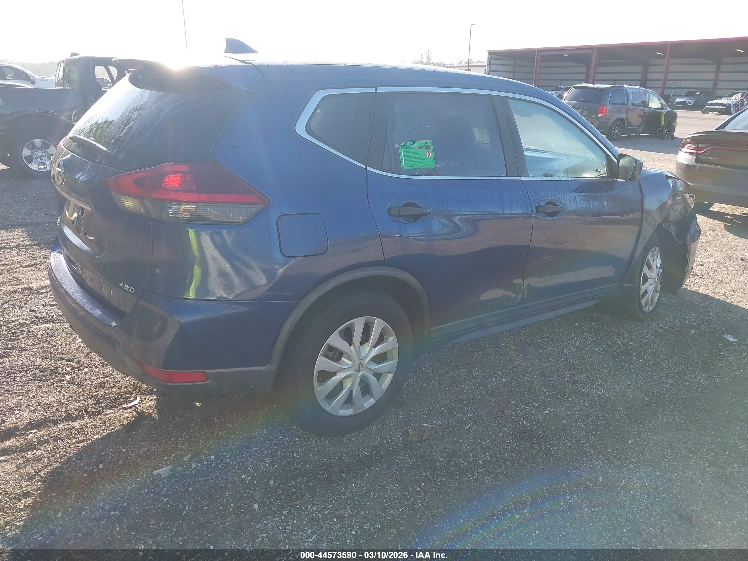 NISSAN ROGUE image 4
