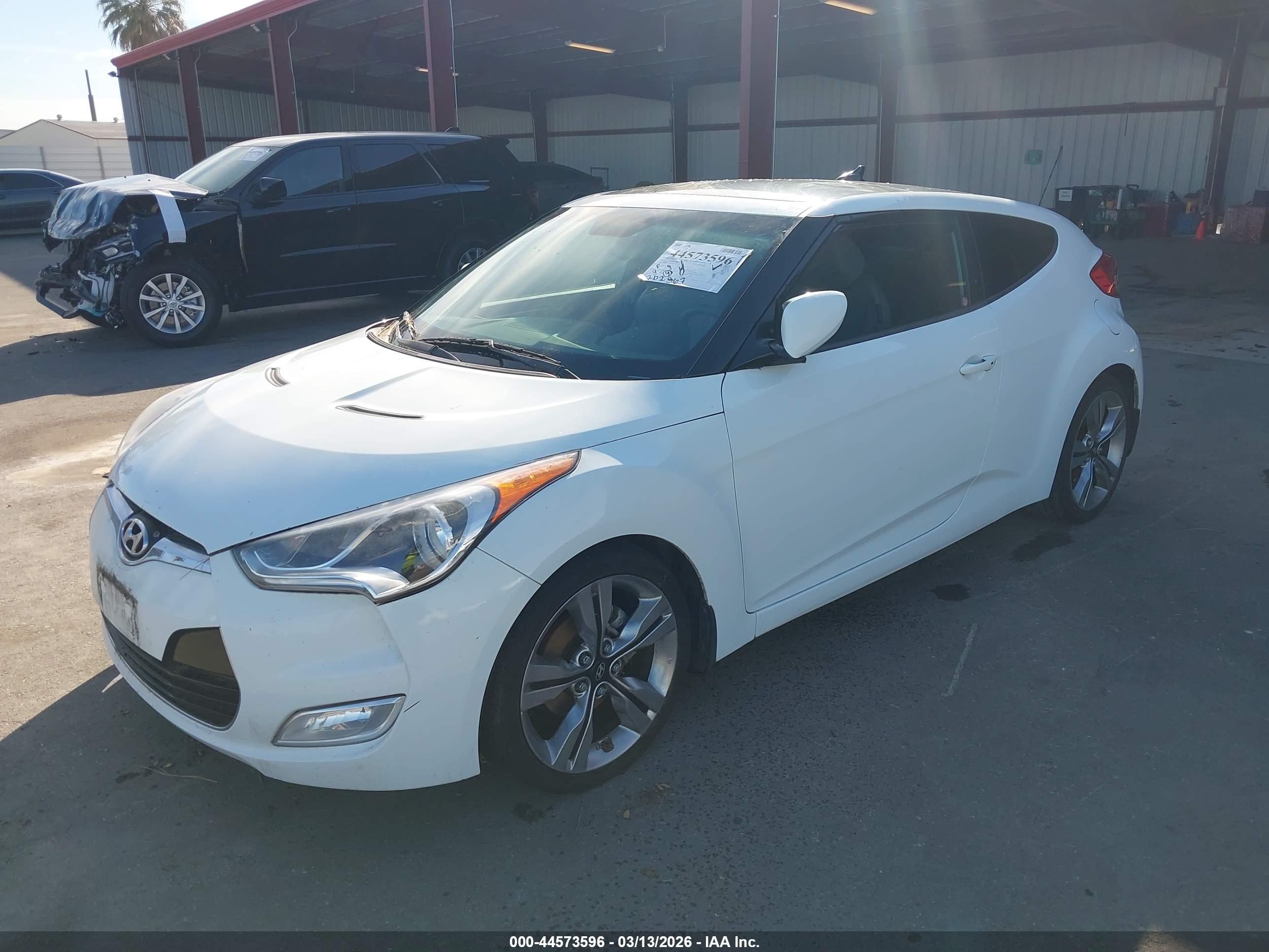 HYUNDAI VELOSTER image 2