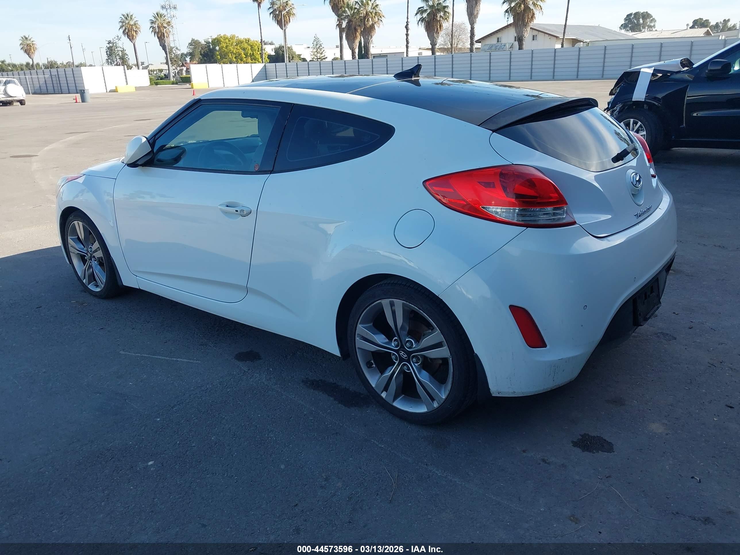 HYUNDAI VELOSTER image 3