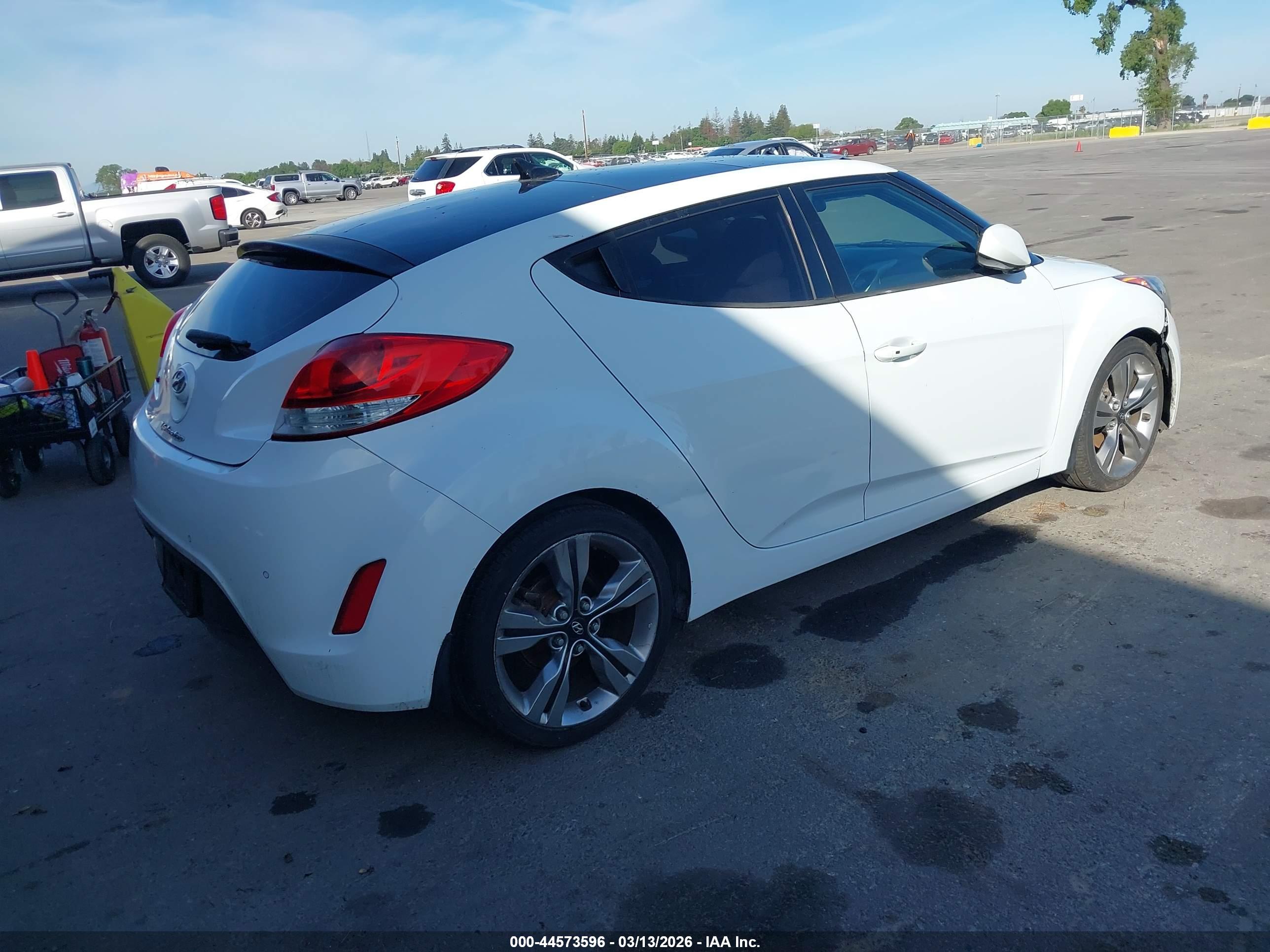 HYUNDAI VELOSTER image 4