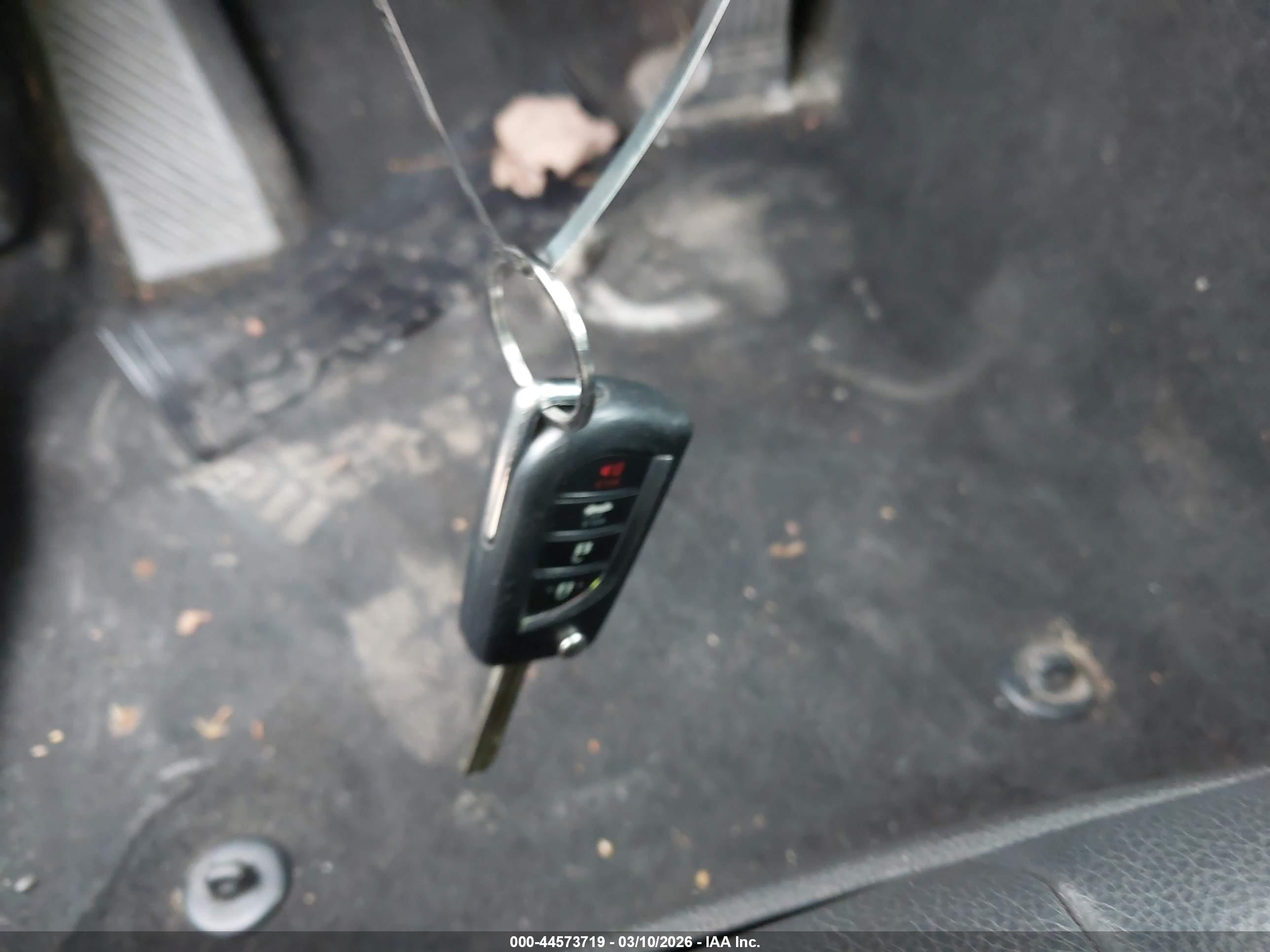 TOYOTA CAMRY image 11