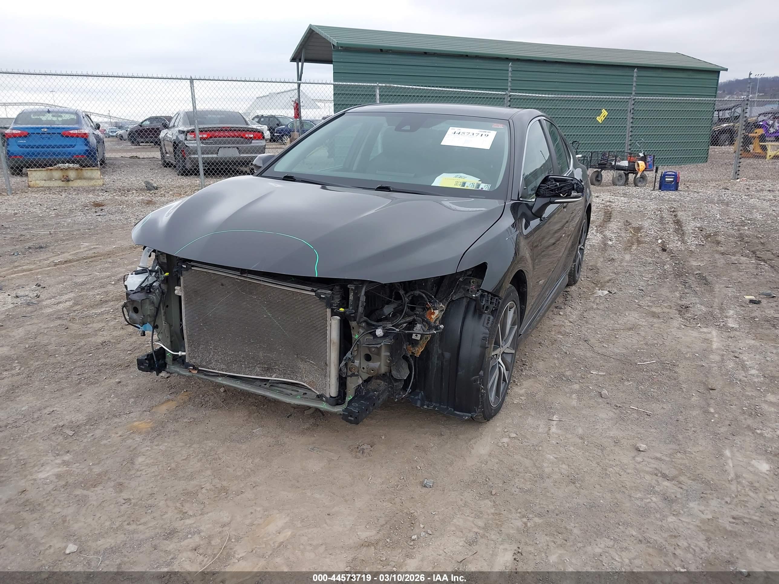 TOYOTA CAMRY image 2
