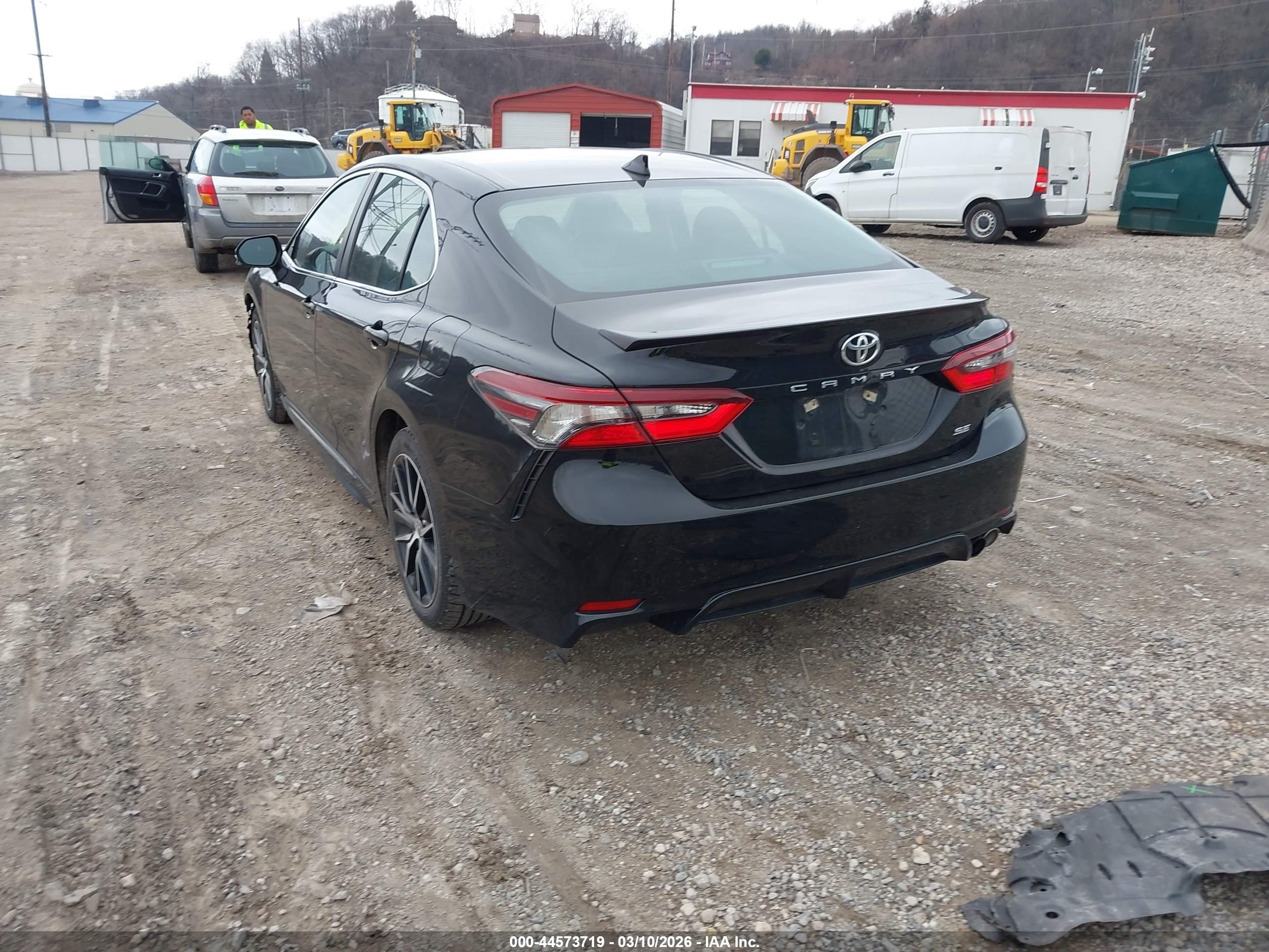 TOYOTA CAMRY image 3