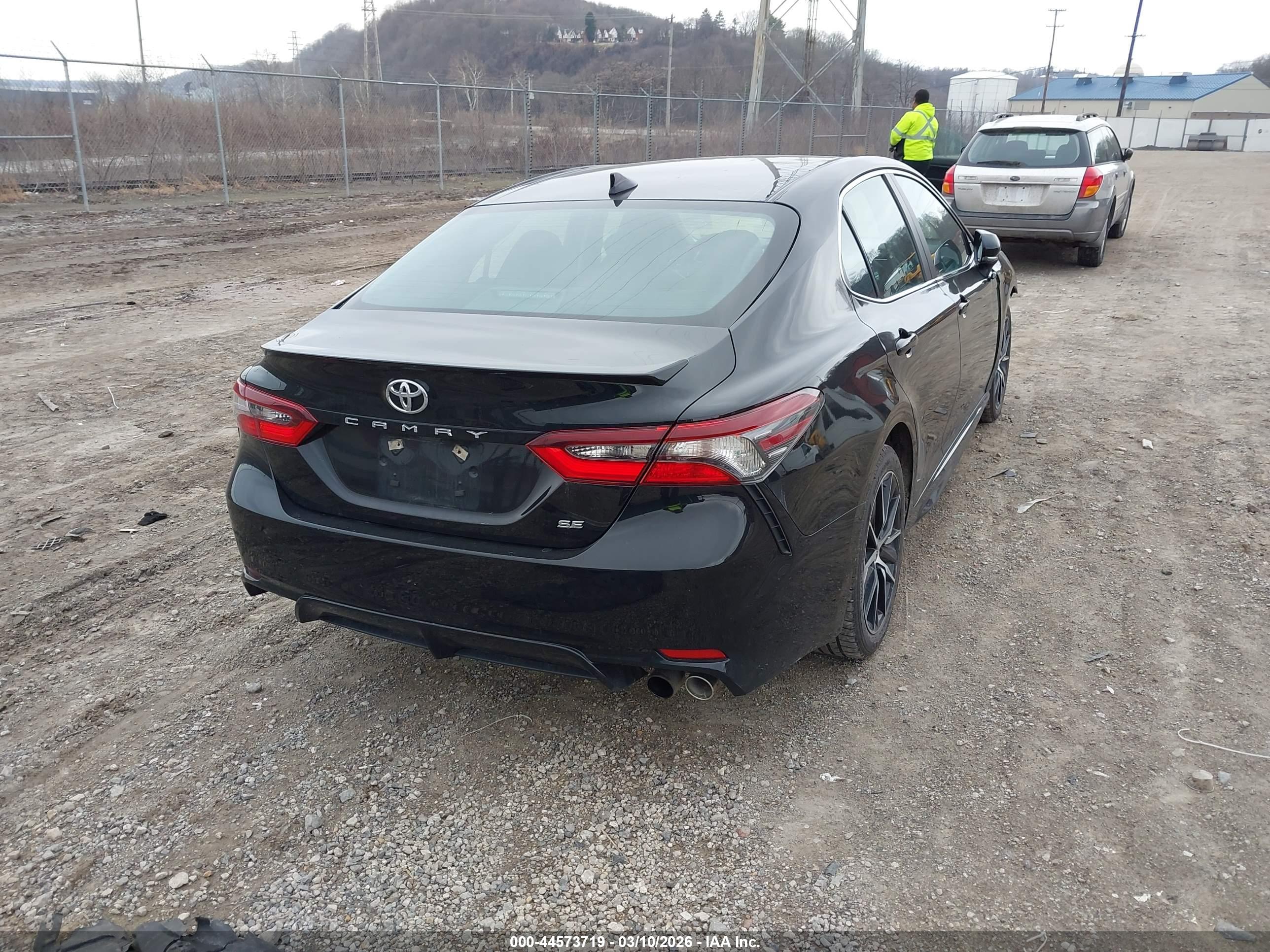 TOYOTA CAMRY image 4